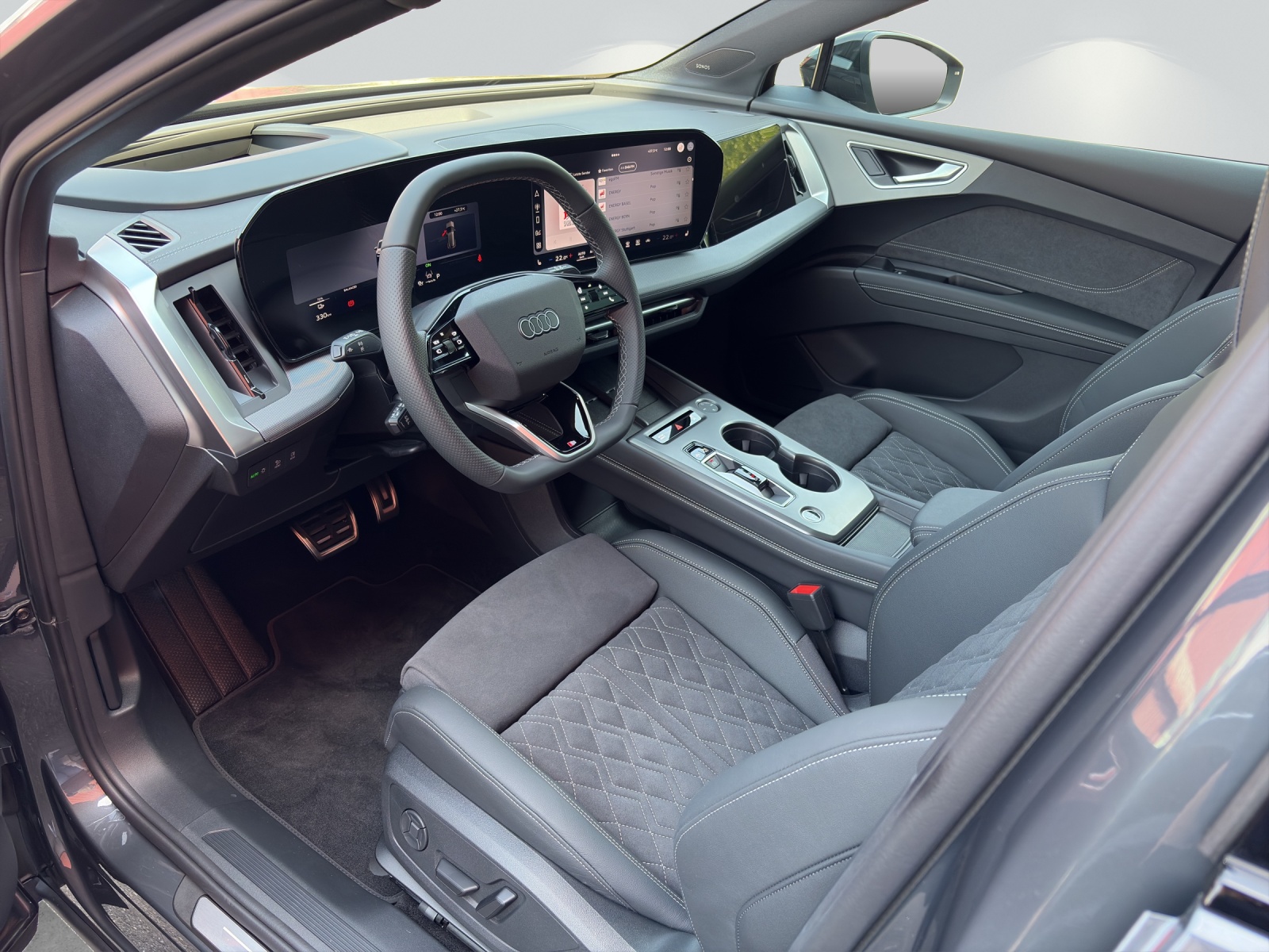 AUDI Q4 e-tron SUV quattro performance-image-4