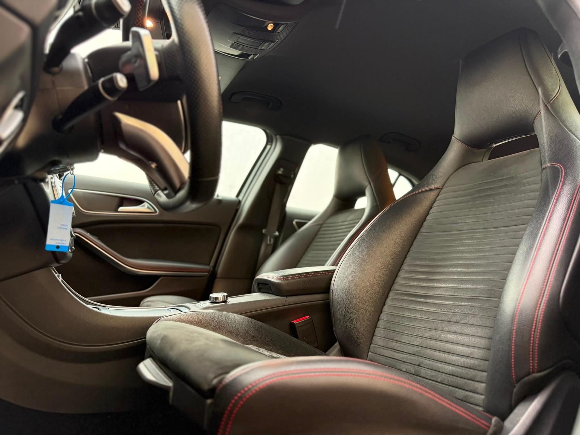 MERCEDES-BENZ GLA 250 AMG Line 4m-image-5