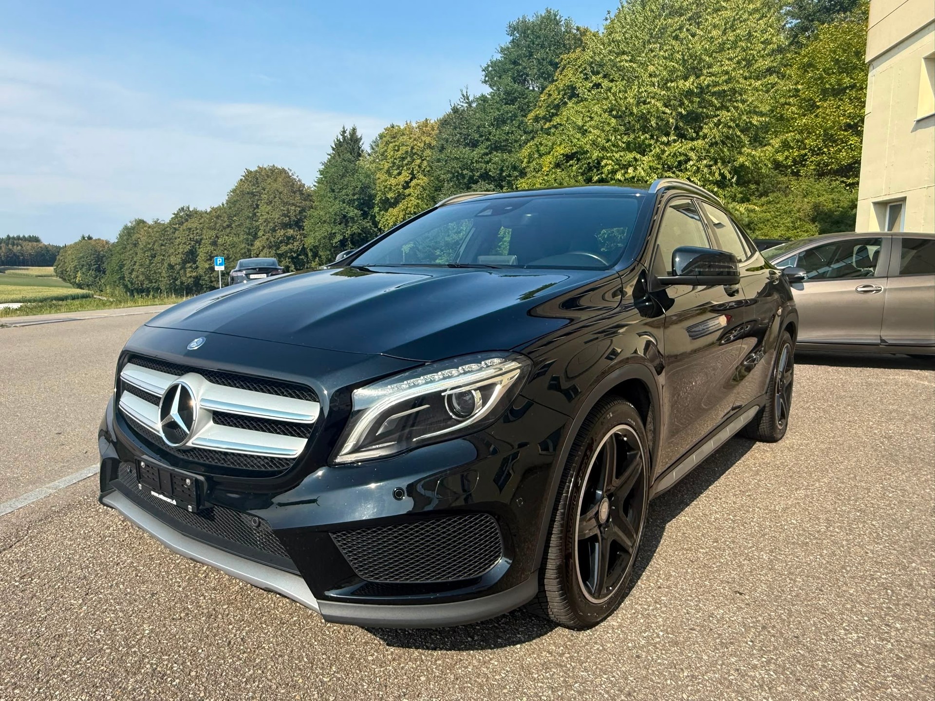 MERCEDES-BENZ GLA 250 AMG Line 4m