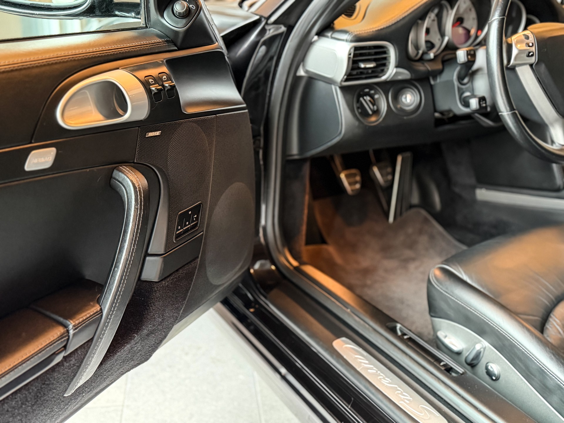 PORSCHE 911 Carrera S-image-13