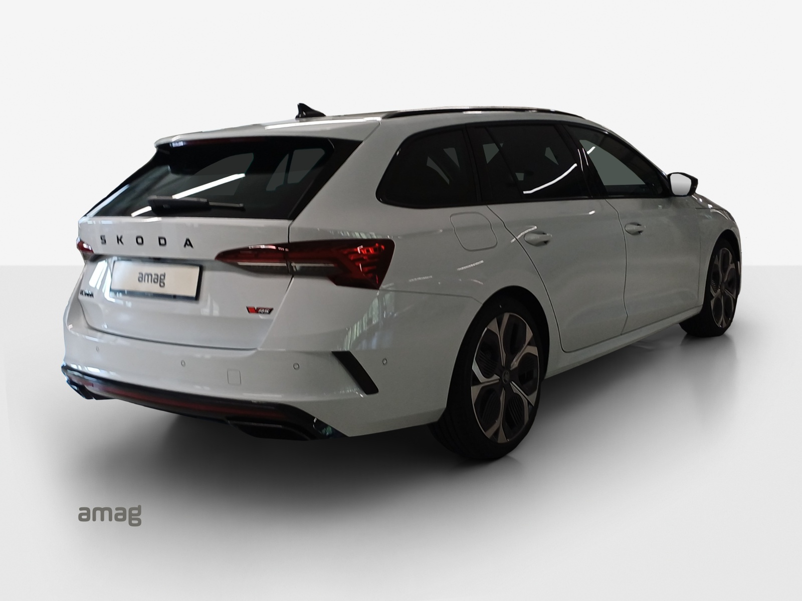 SKODA Octavia Combi 2.0 TSI DSG RS 30 Years Edition-image-4