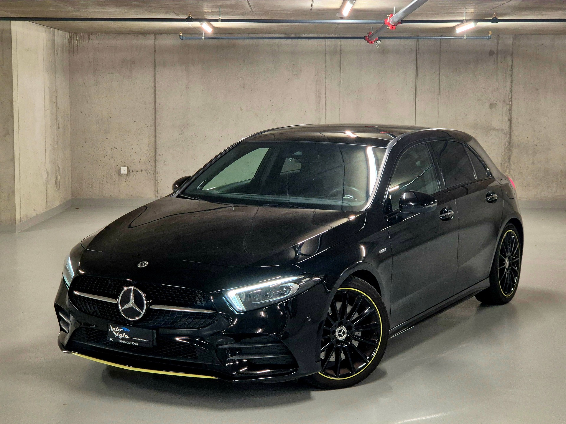 MERCEDES-BENZ A 250 AMG Line 7G-DCT-image-2