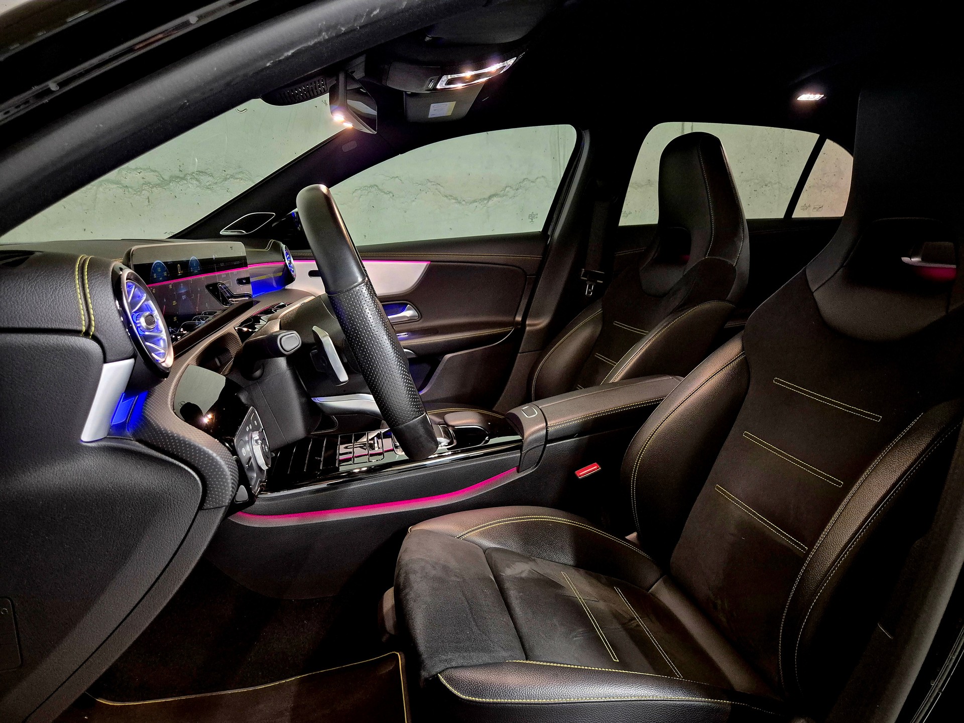 MERCEDES-BENZ A 250 AMG Line 7G-DCT-image-8