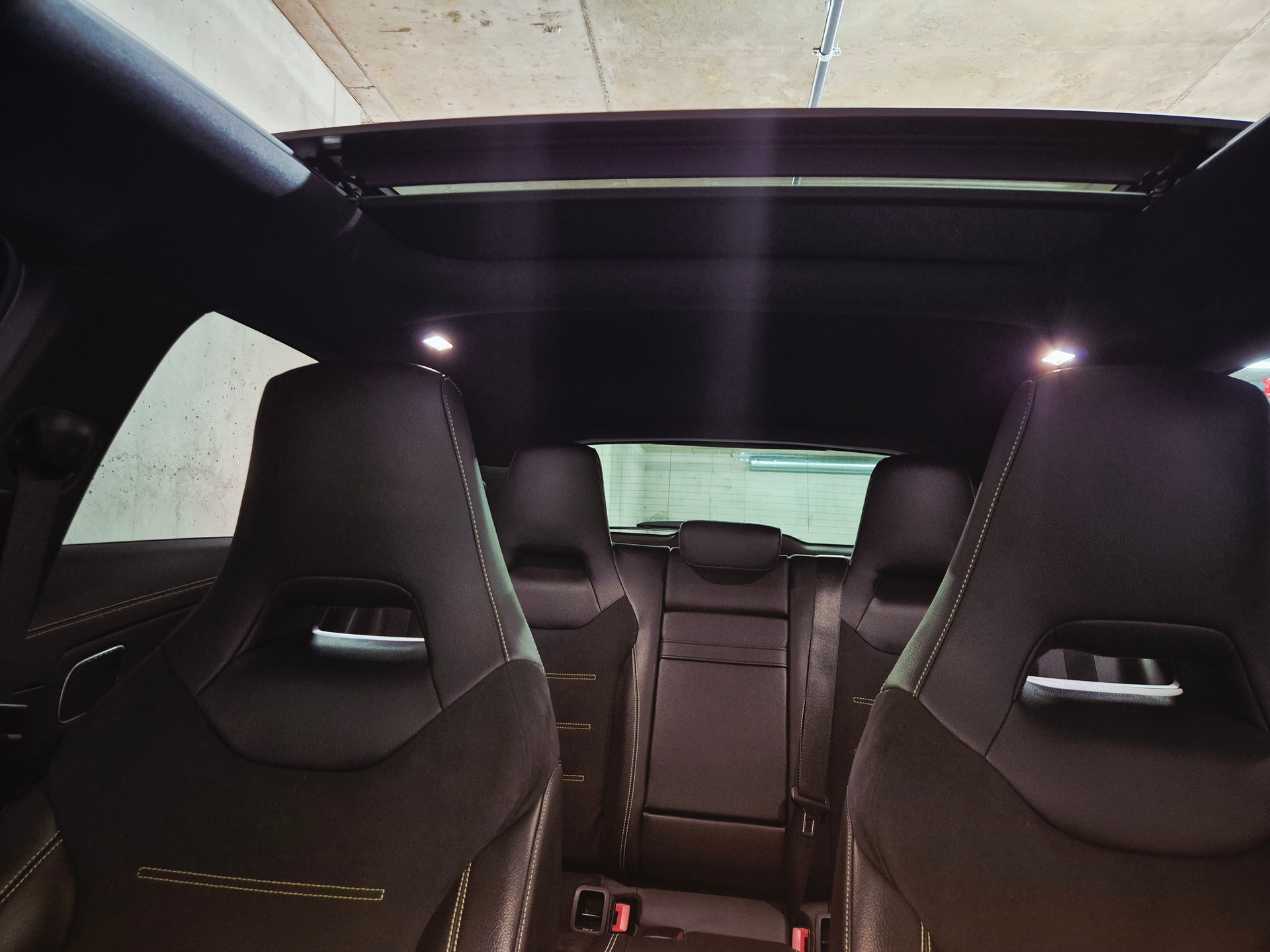 MERCEDES-BENZ A 250 AMG Line 7G-DCT-image-12