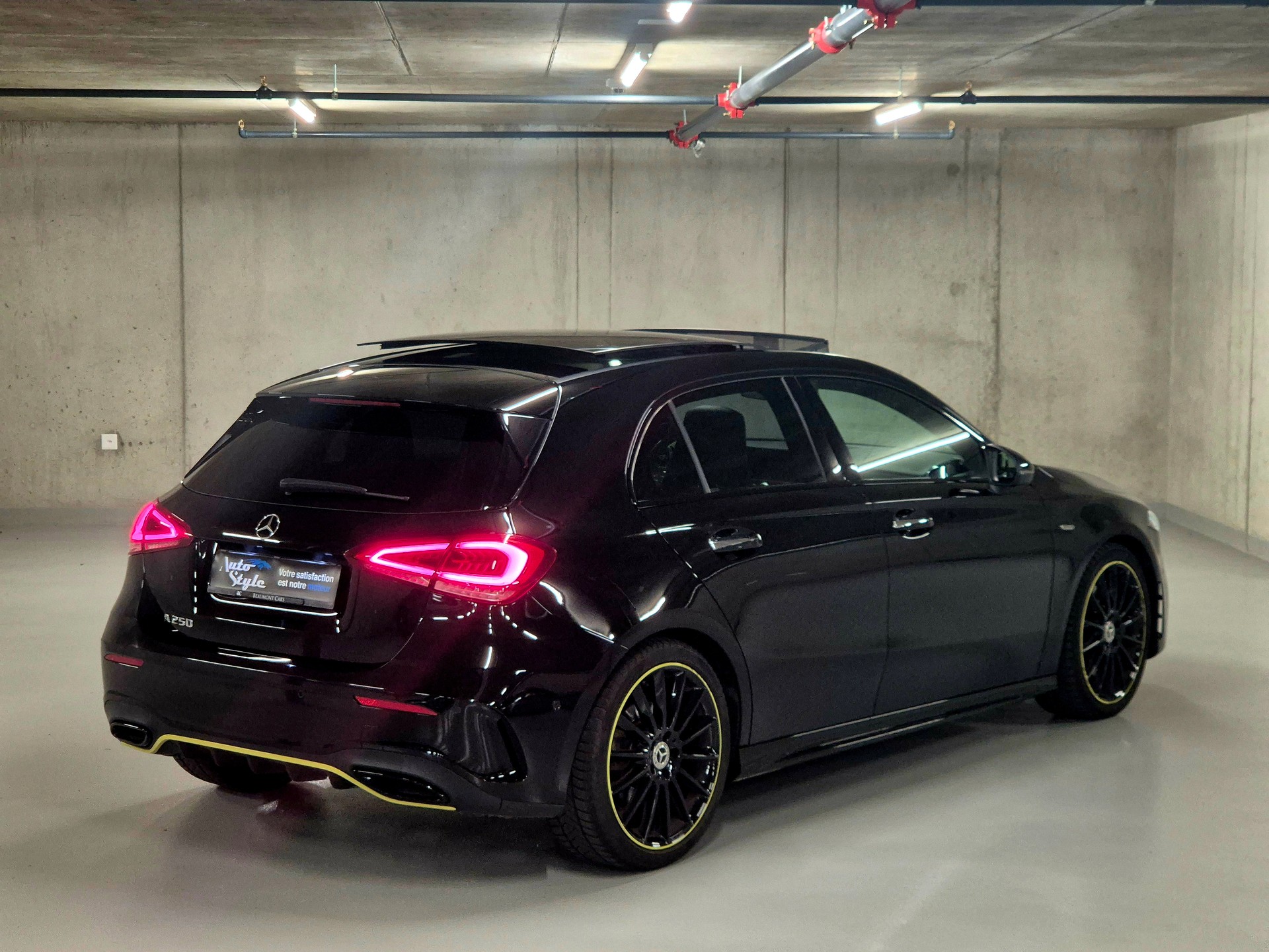 MERCEDES-BENZ A 250 AMG Line 7G-DCT-image-5