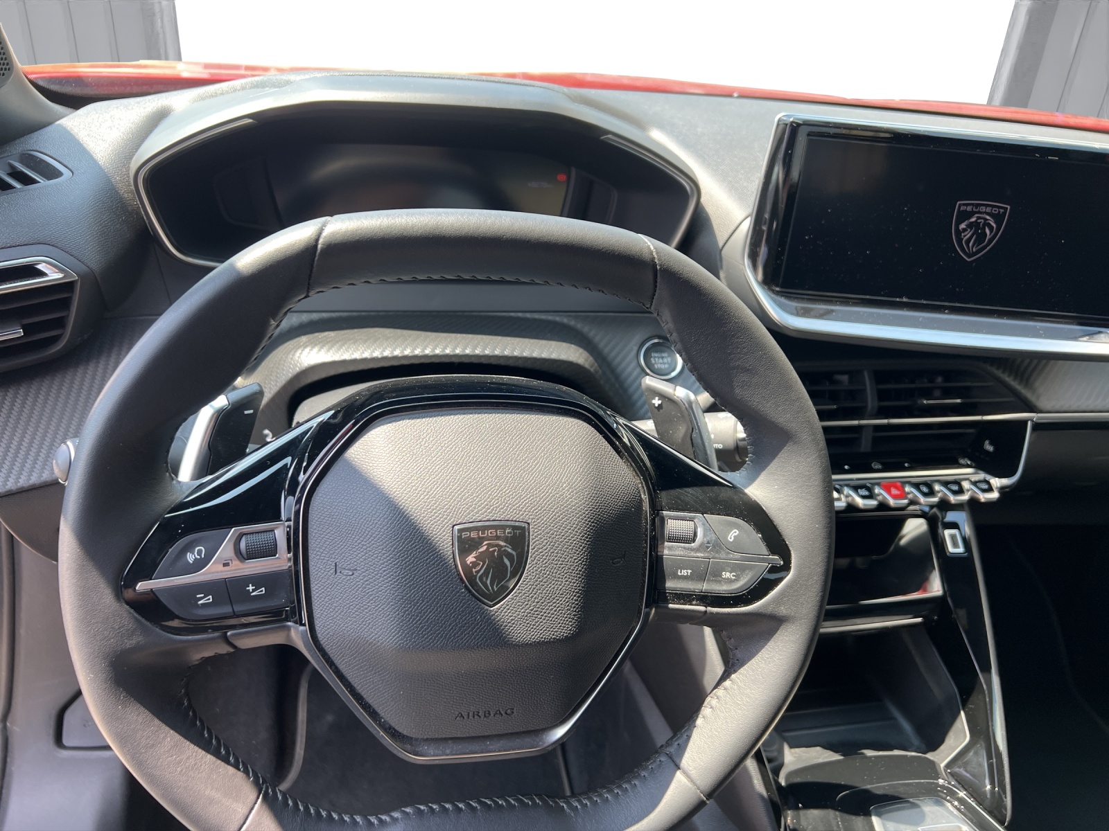 PEUGEOT 2008 1.2 PureTech 130 Allure Premium-image-7