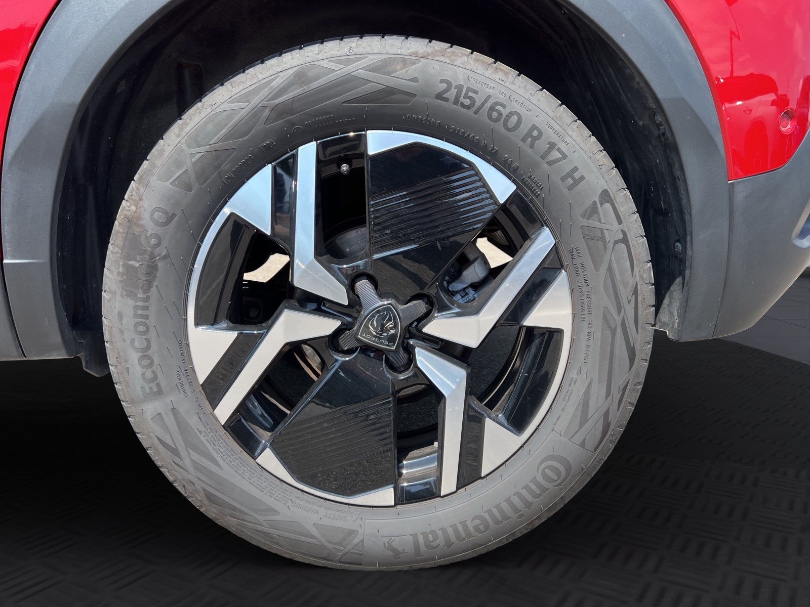 PEUGEOT 2008 1.2 PureTech 130 Allure Premium-image-12