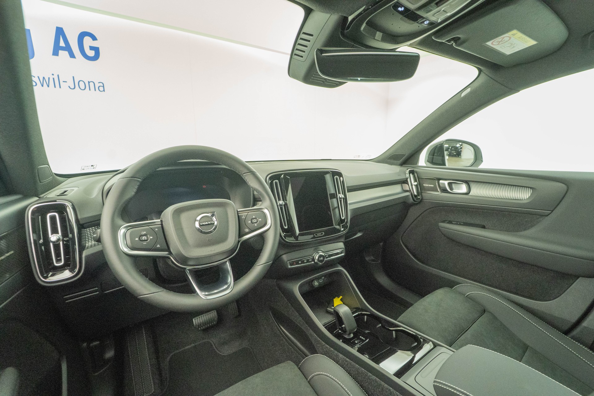VOLVO EX40 Twin Black Edition AWD-image-6
