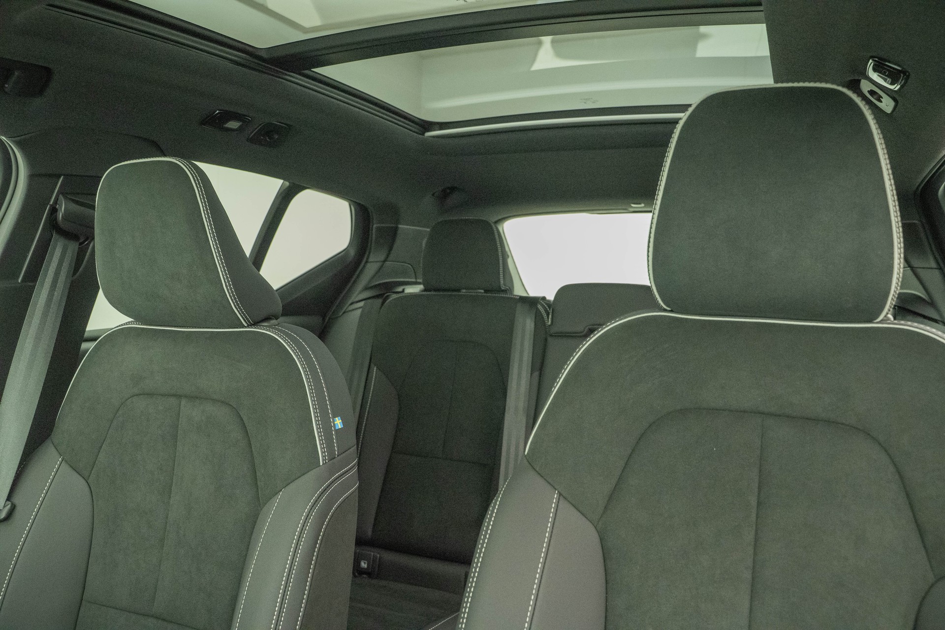 VOLVO EX40 Twin Black Edition AWD-image-9