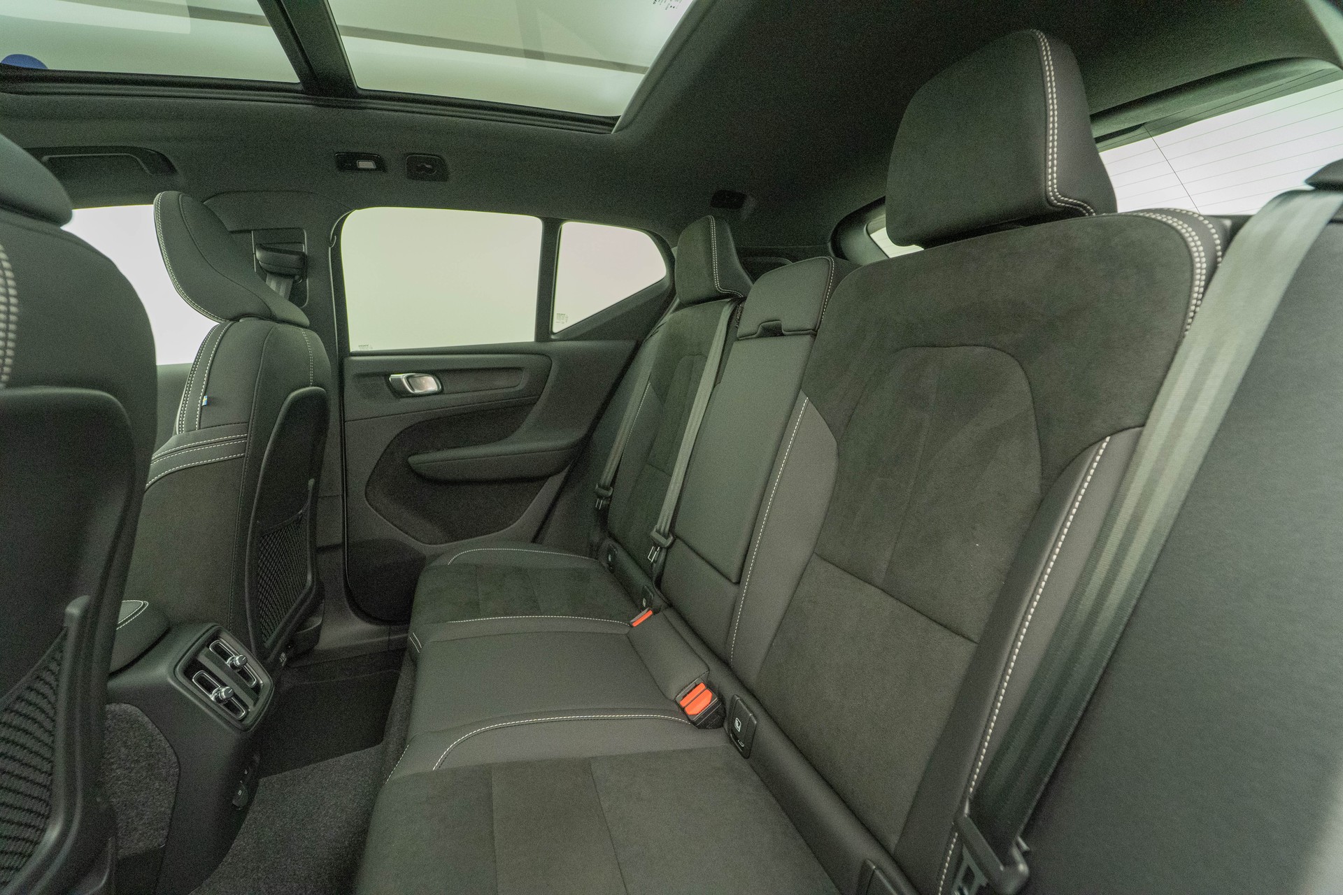VOLVO EX40 Twin Black Edition AWD-image-8