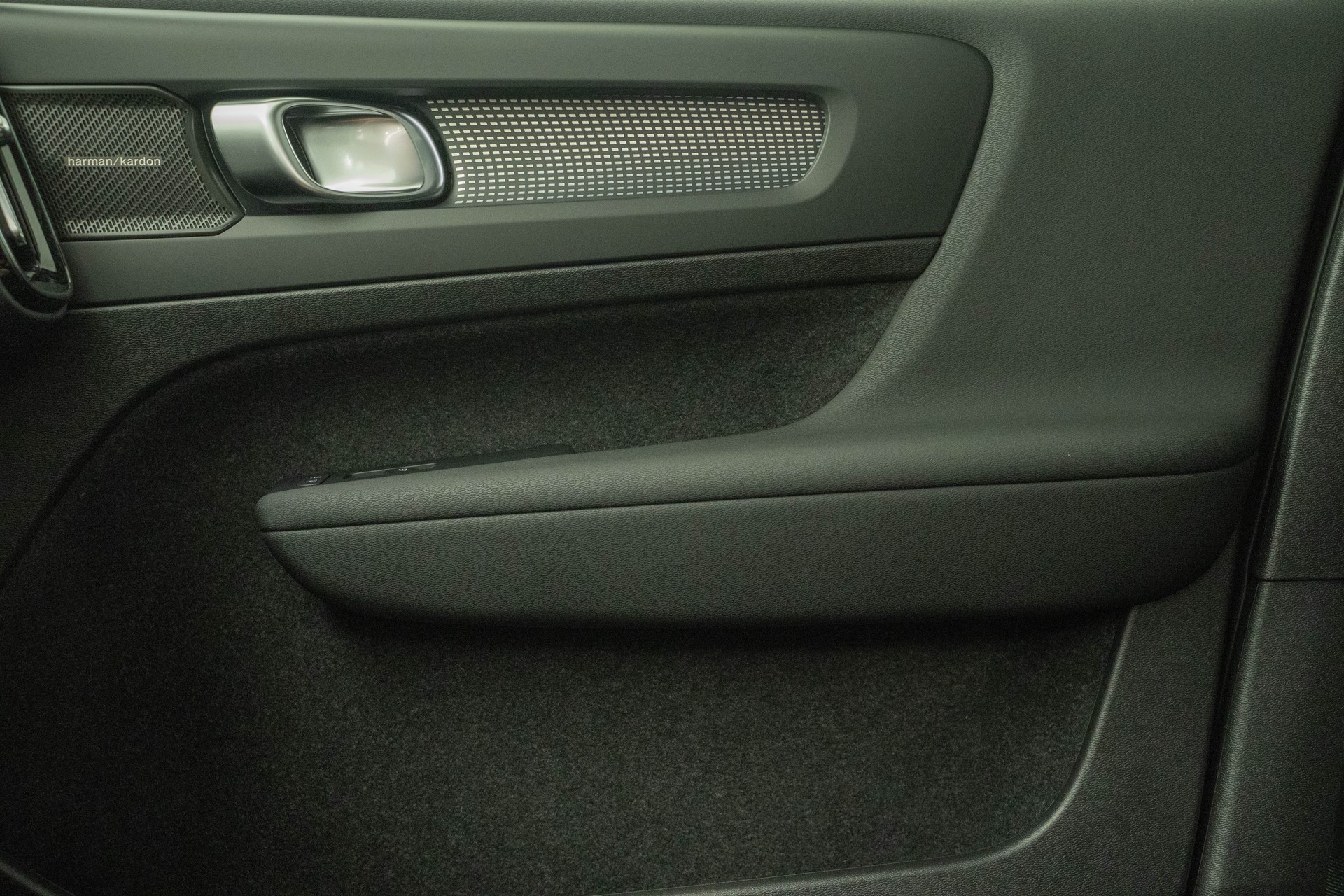 VOLVO EX40 Twin Black Edition AWD-image-13