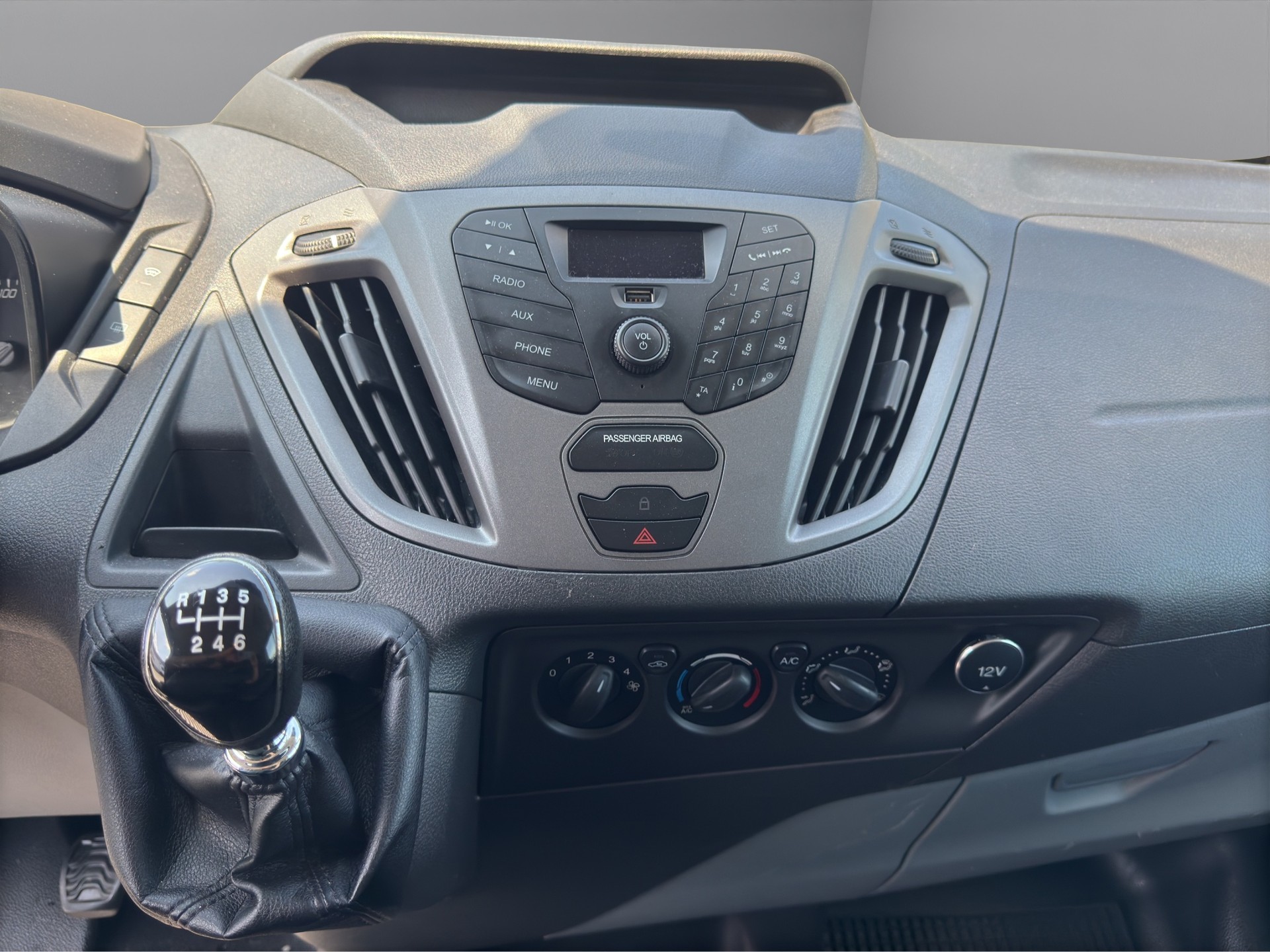FORD Transit Custom Van 250 L1H1 Ambiente-image-13