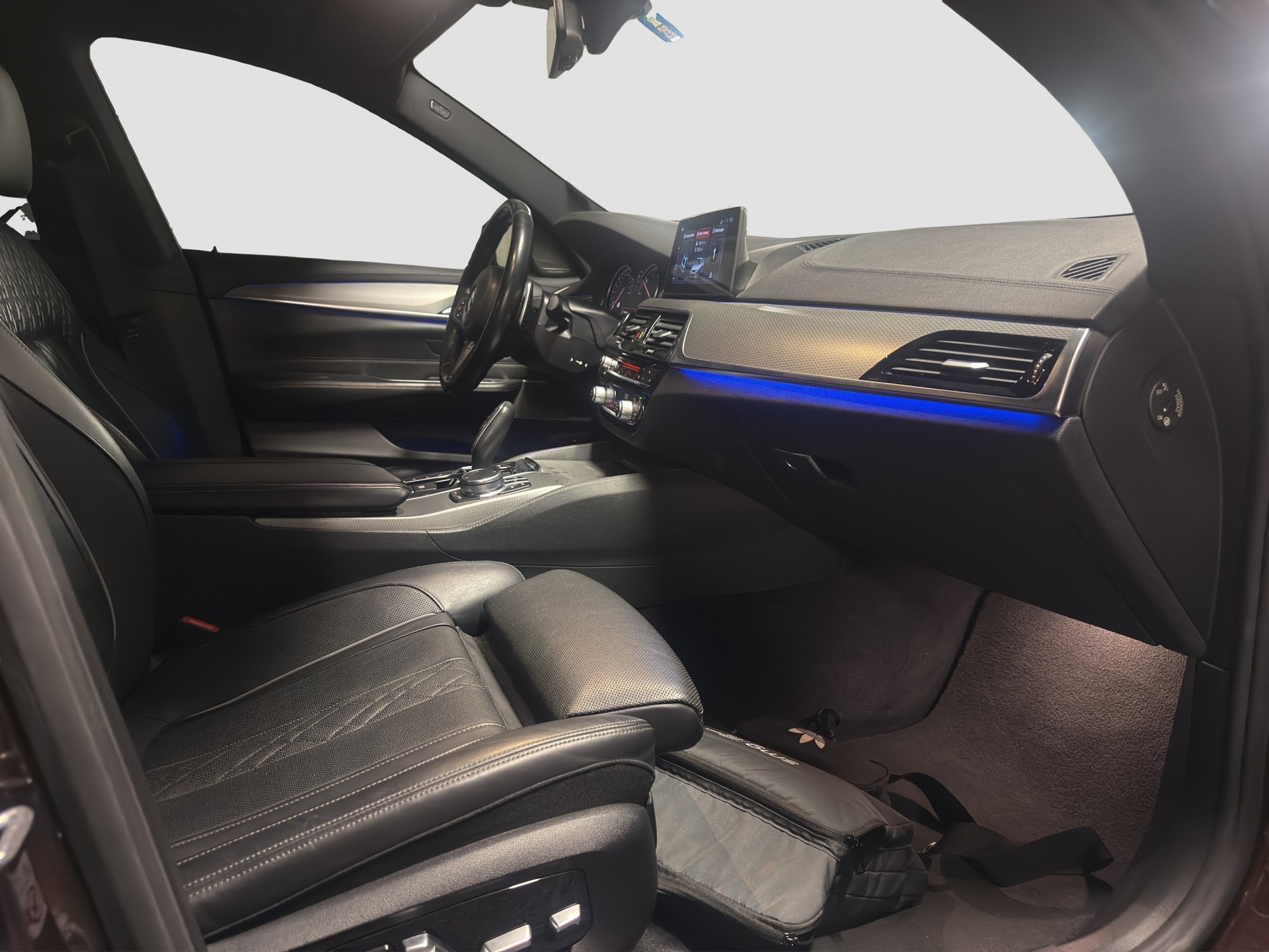 BMW 640d GT xDrive Sport Line Steptronic ** M-Paket ** Ab MFK und Service ** Harman/Kardon ** CH Auto ** 1. Hand ** Anh.-Kupplung **-image-9