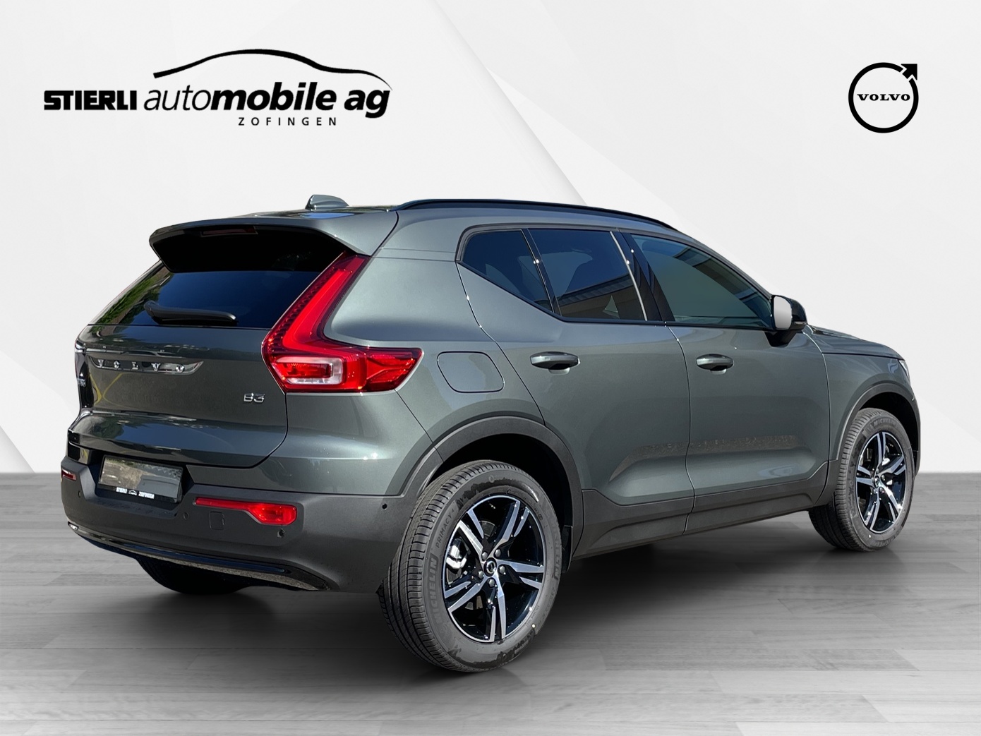 VOLVO XC40 2.0 B3 MH Plus Dark-image-4
