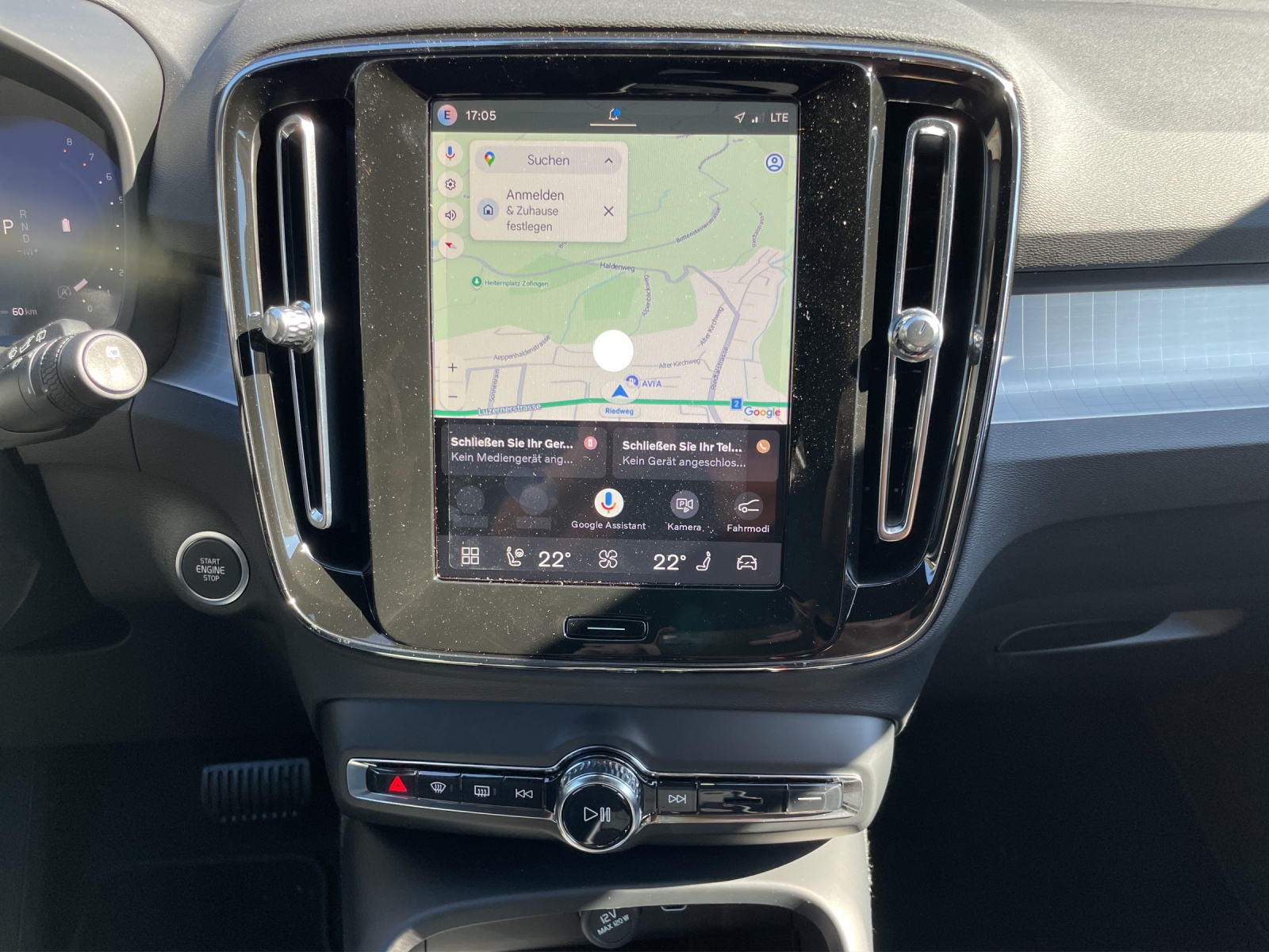 VOLVO XC40 2.0 B3 MH Plus Dark-image-12