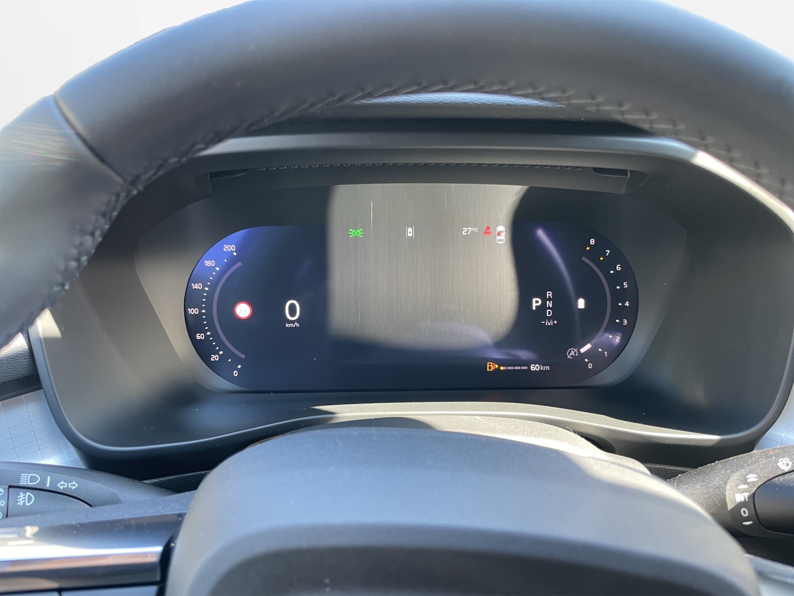 VOLVO XC40 2.0 B3 MH Plus Dark-image-15