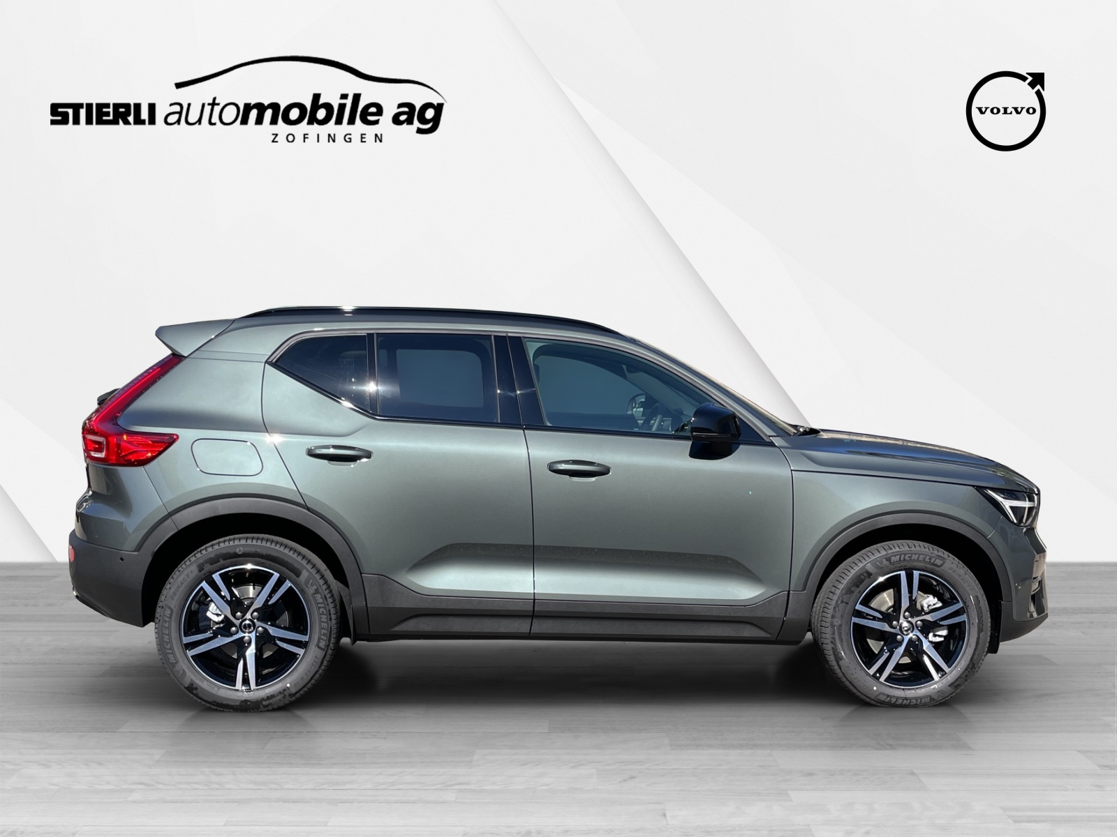 VOLVO XC40 2.0 B3 MH Plus Dark-image-3