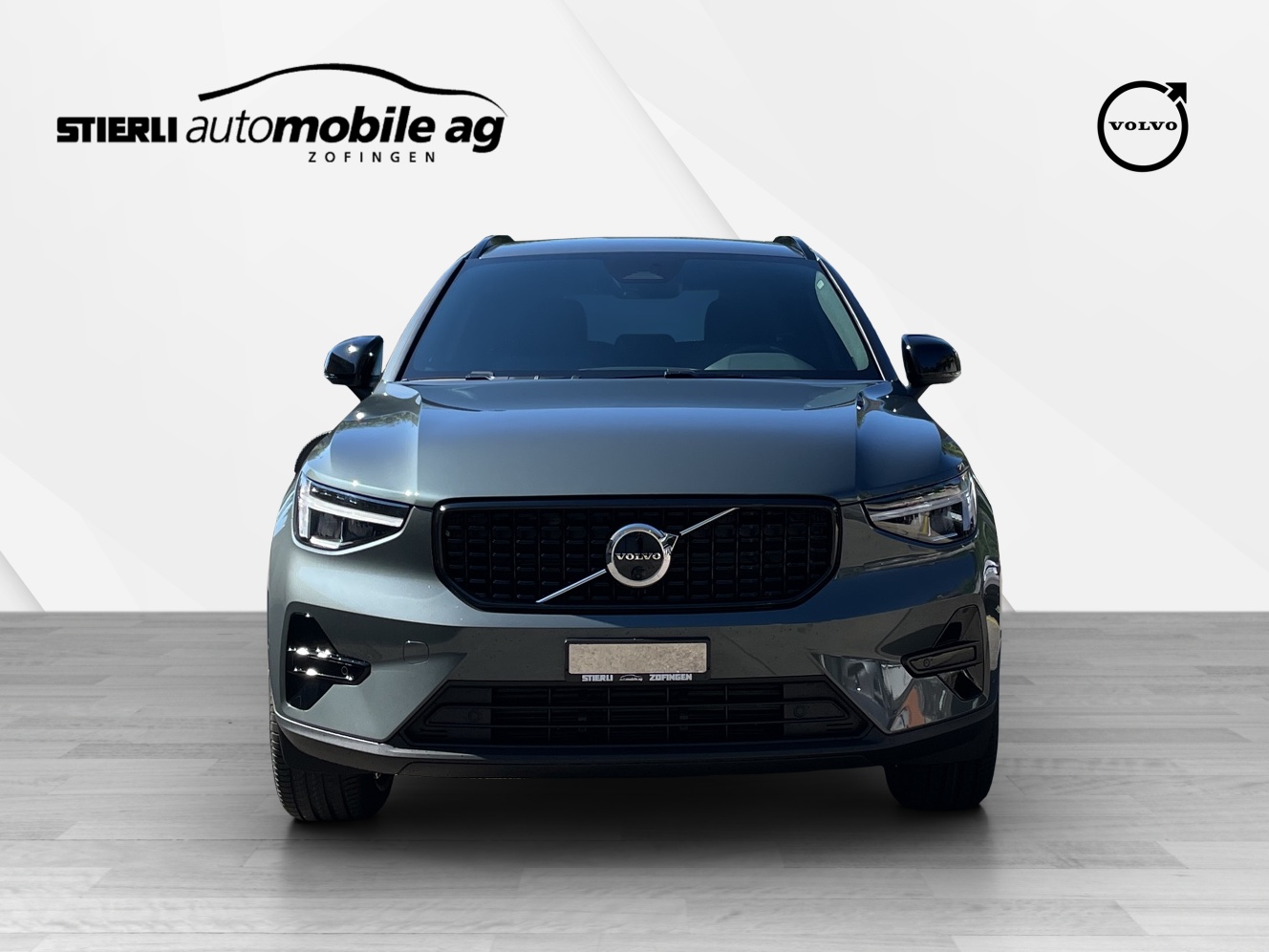 VOLVO XC40 2.0 B3 MH Plus Dark-image-1