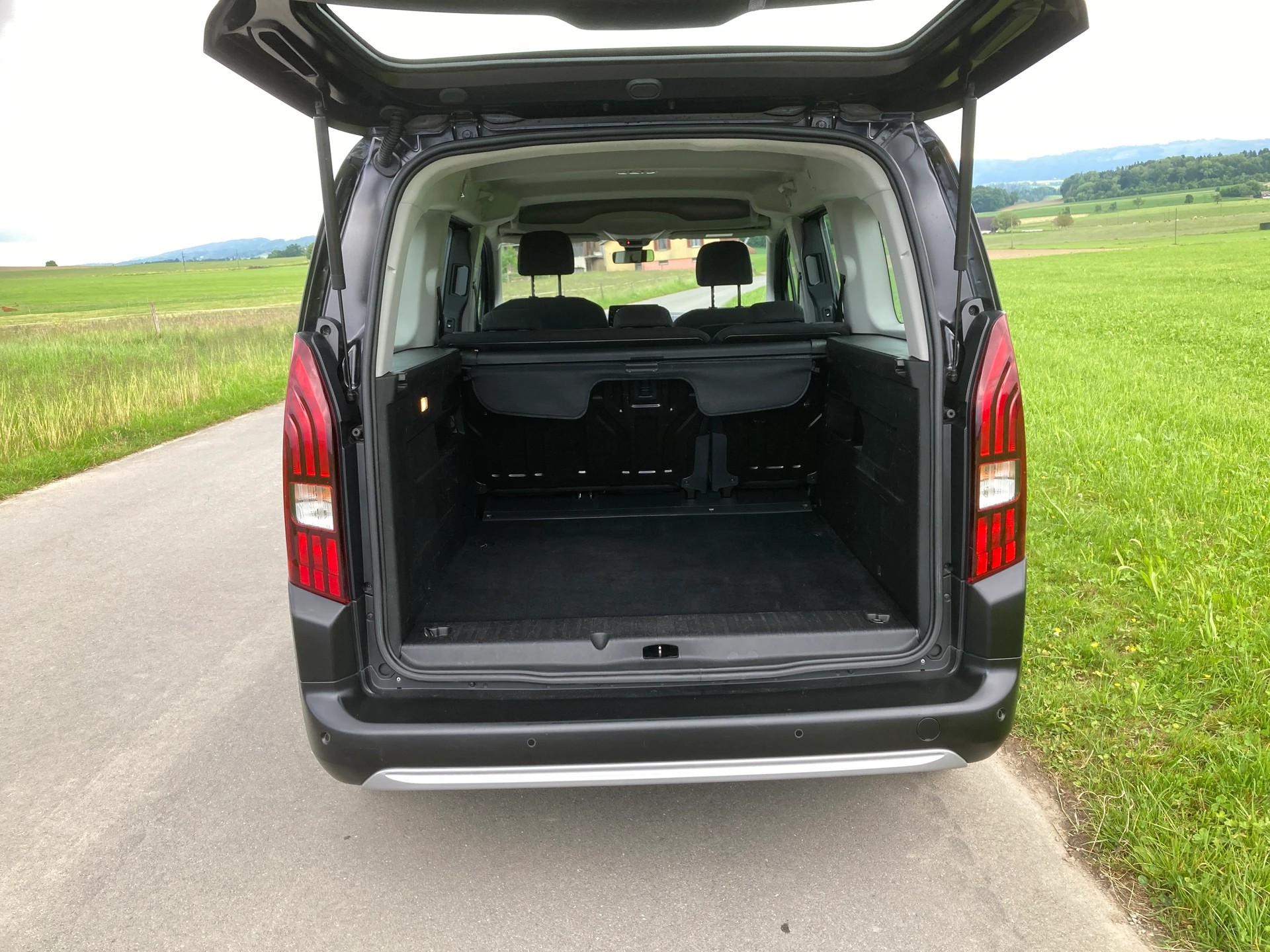 PEUGEOT Rifter Long 1.5 BlueHDi Allure EAT8-image-5