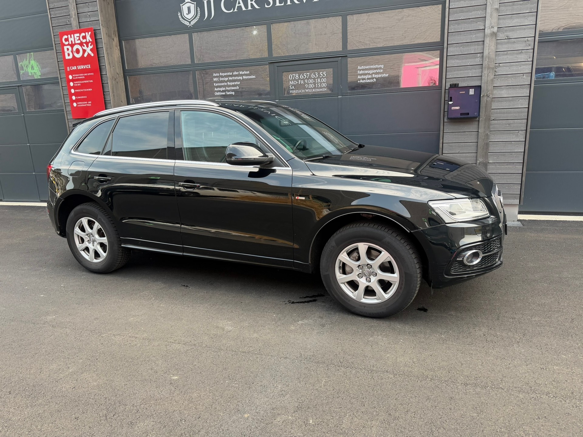 AUDI Q5 2.0 TDI quattro S-tronic S Line-image-2