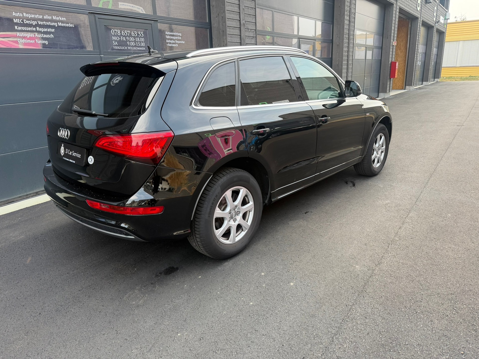 AUDI Q5 2.0 TDI quattro S-tronic S Line-image-3
