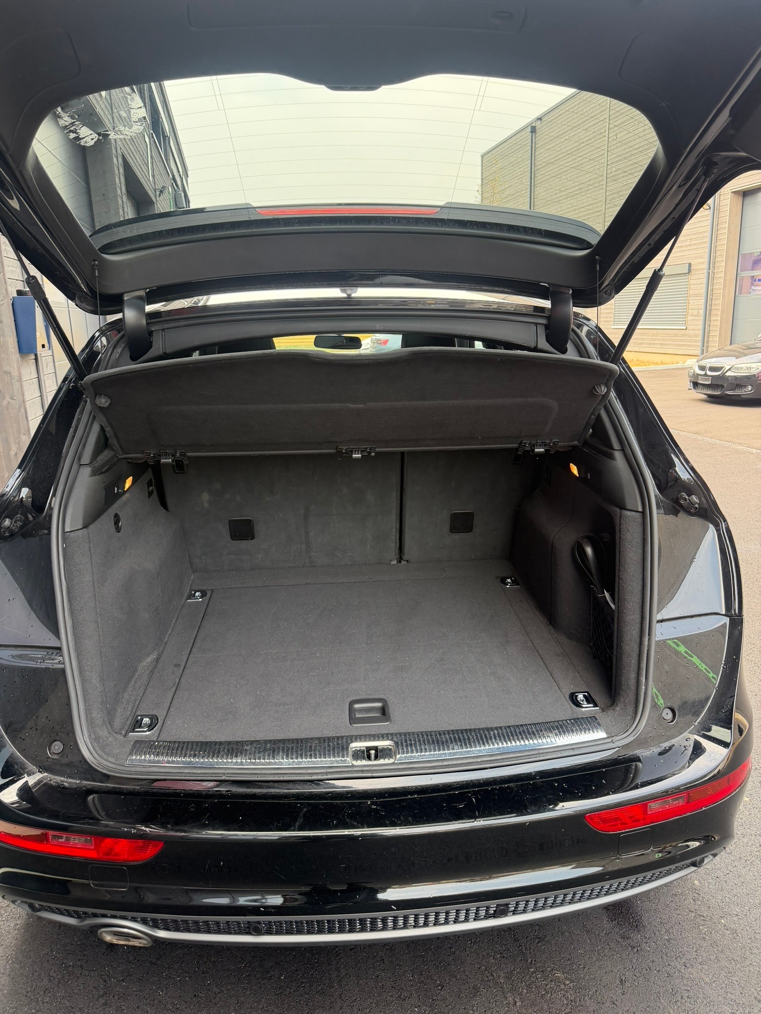 AUDI Q5 2.0 TDI quattro S-tronic S Line-image-5