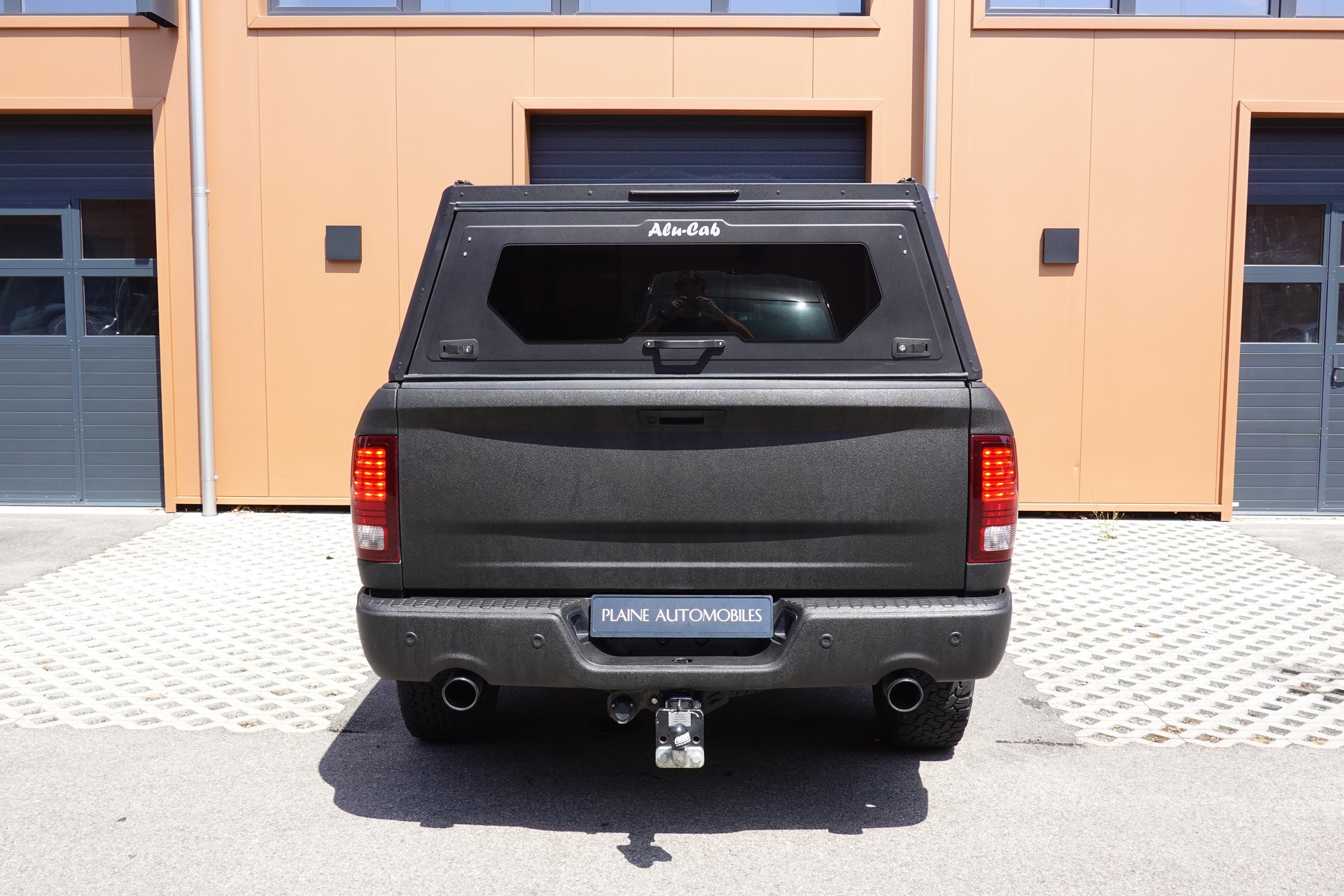 DODGE 1500 - "Peinture Raptor * Tempomat * Camera de recul * Crochet d'attelage pour 3500kg * Son Alpine"-image-8