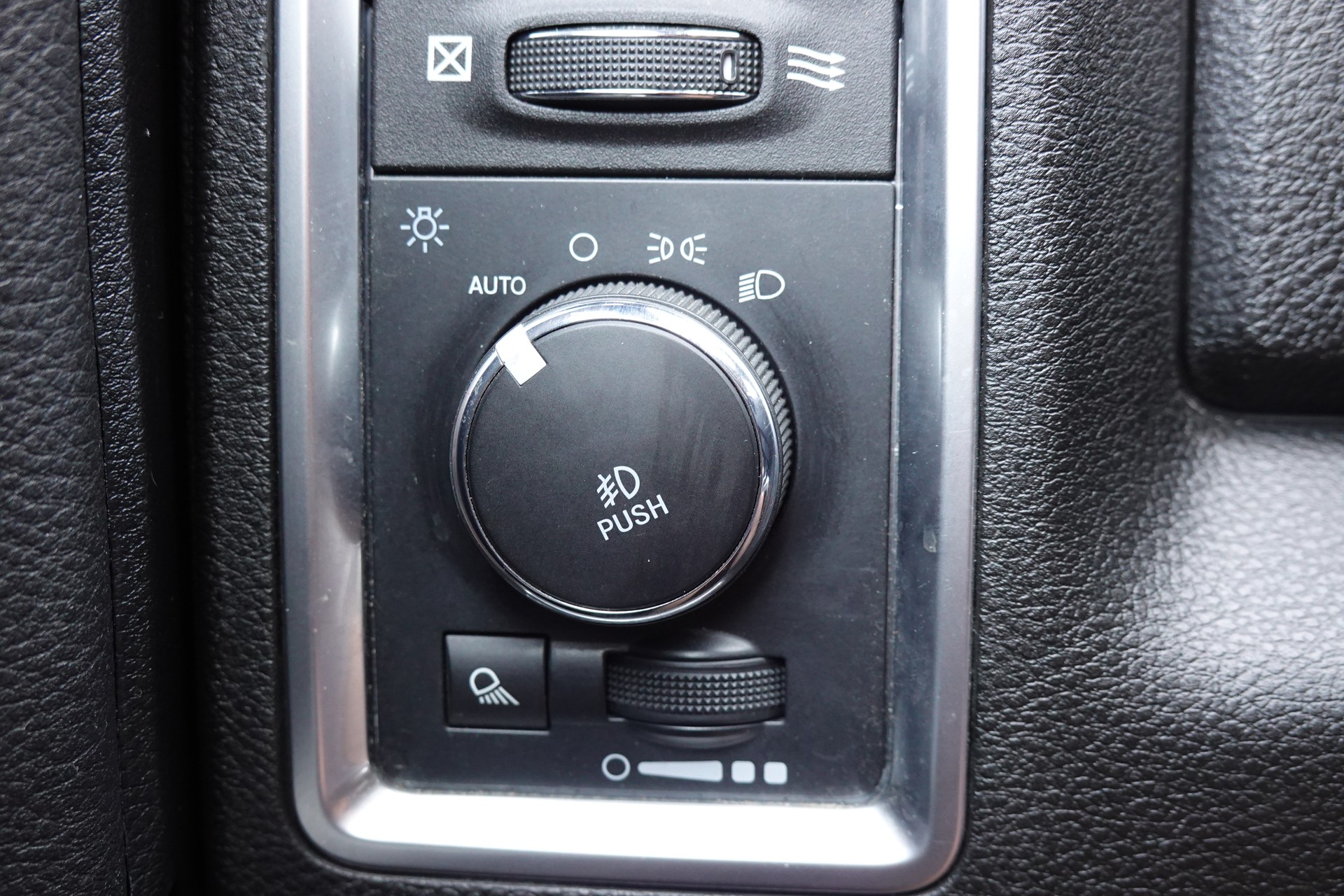 DODGE 1500 - "Peinture Raptor * Tempomat * Camera de recul * Crochet d'attelage pour 3500kg * Son Alpine"-image-14
