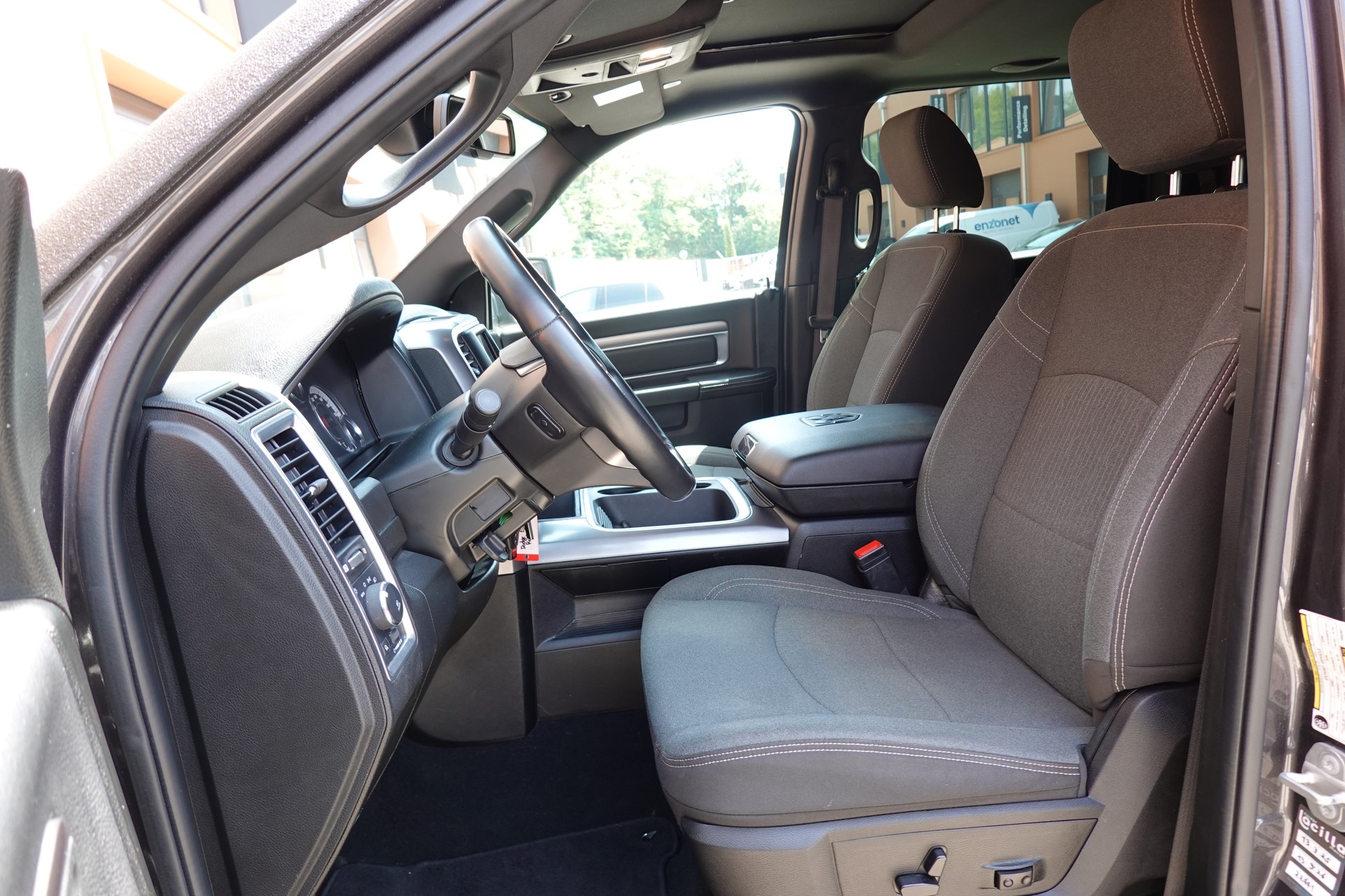 DODGE 1500 - "Peinture Raptor * Tempomat * Camera de recul * Crochet d'attelage pour 3500kg * Son Alpine"-image-21