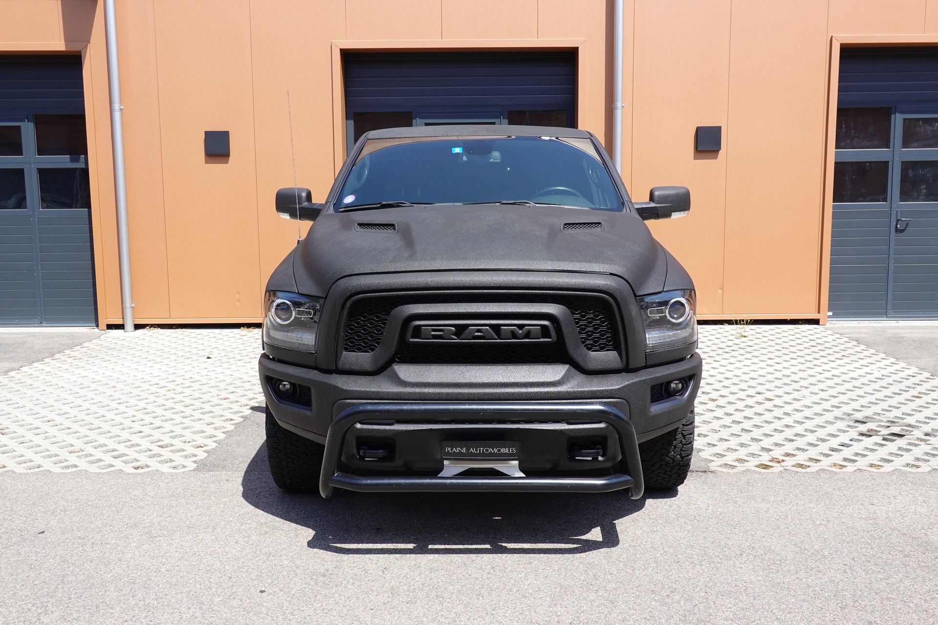 DODGE 1500 - "Peinture Raptor * Tempomat * Camera de recul * Crochet d'attelage pour 3500kg * Son Alpine"-image-1
