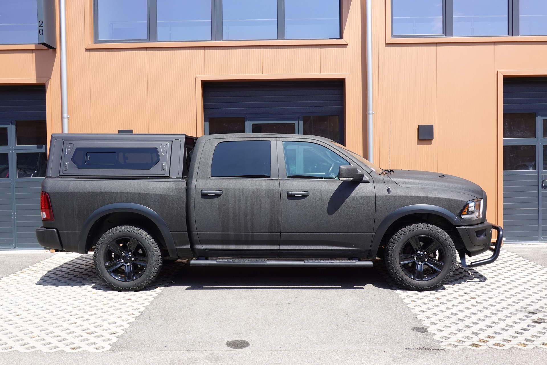 DODGE 1500 - "Peinture Raptor * Tempomat * Camera de recul * Crochet d'attelage pour 3500kg * Son Alpine"-image-3