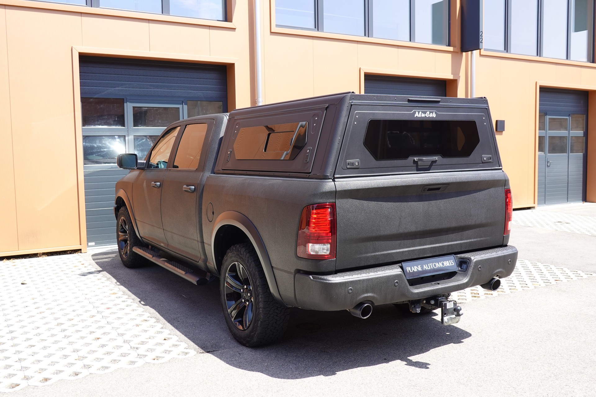 DODGE 1500 - "Peinture Raptor * Tempomat * Camera de recul * Crochet d'attelage pour 3500kg * Son Alpine"-image-9