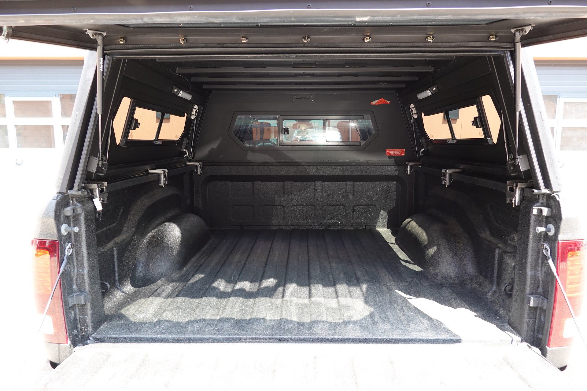 DODGE 1500 - "Peinture Raptor * Tempomat * Camera de recul * Crochet d'attelage pour 3500kg * Son Alpine"-image-10