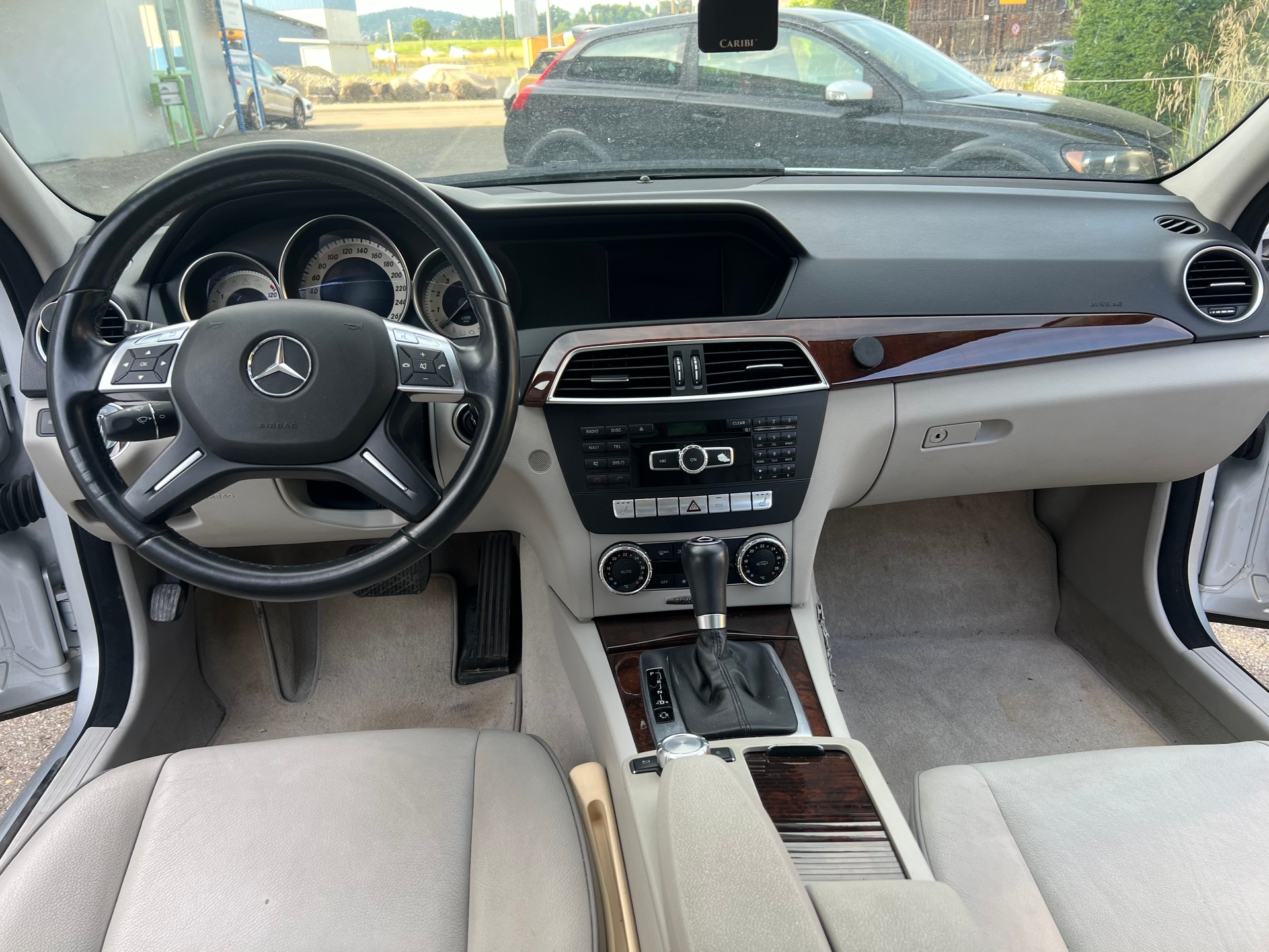 MERCEDES-BENZ C 200 Elégance 7G-Tronic-image-6