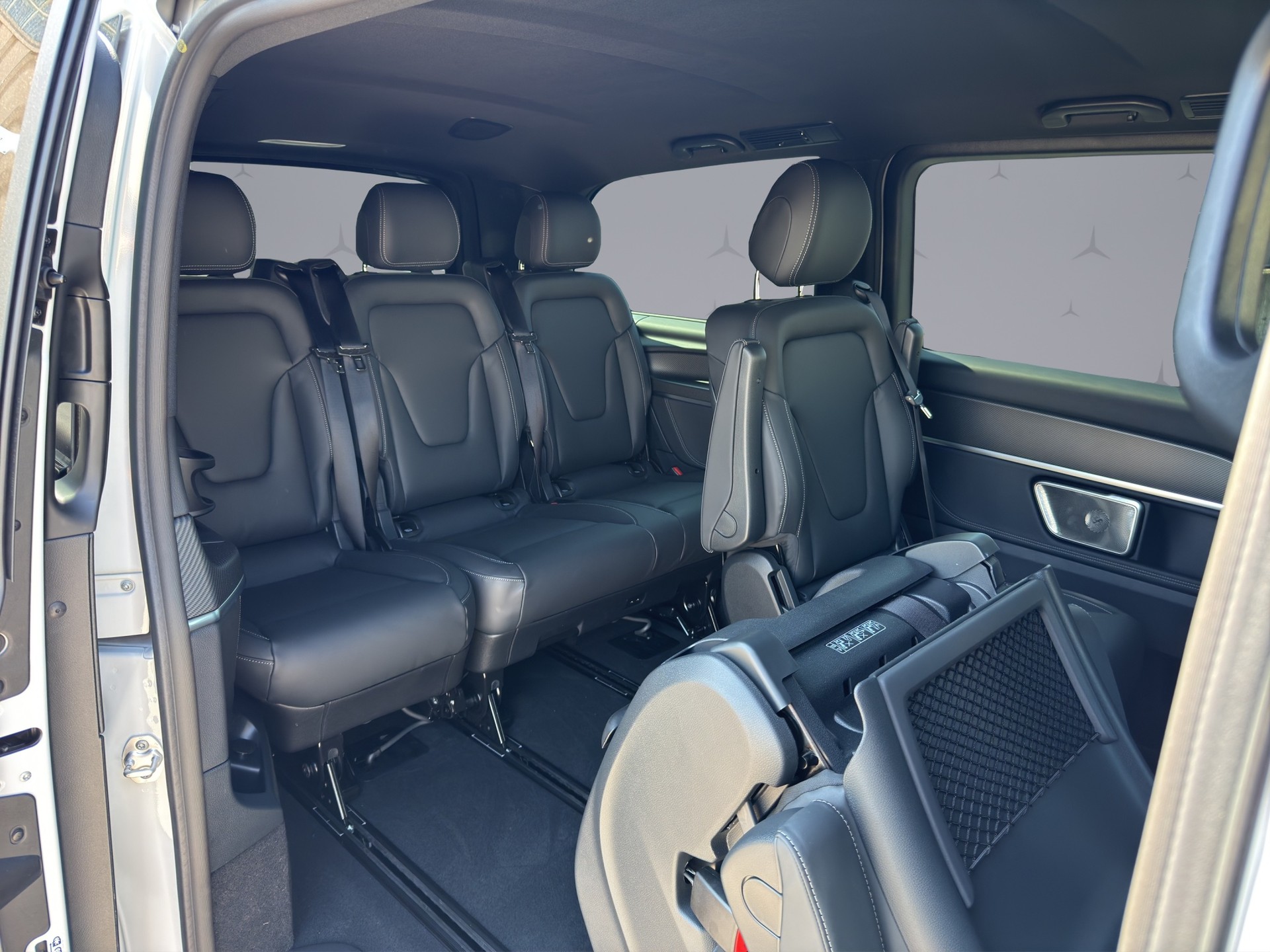 MERCEDES-BENZ V 300 d Swiss Ed. lang 4matic Van-image-16