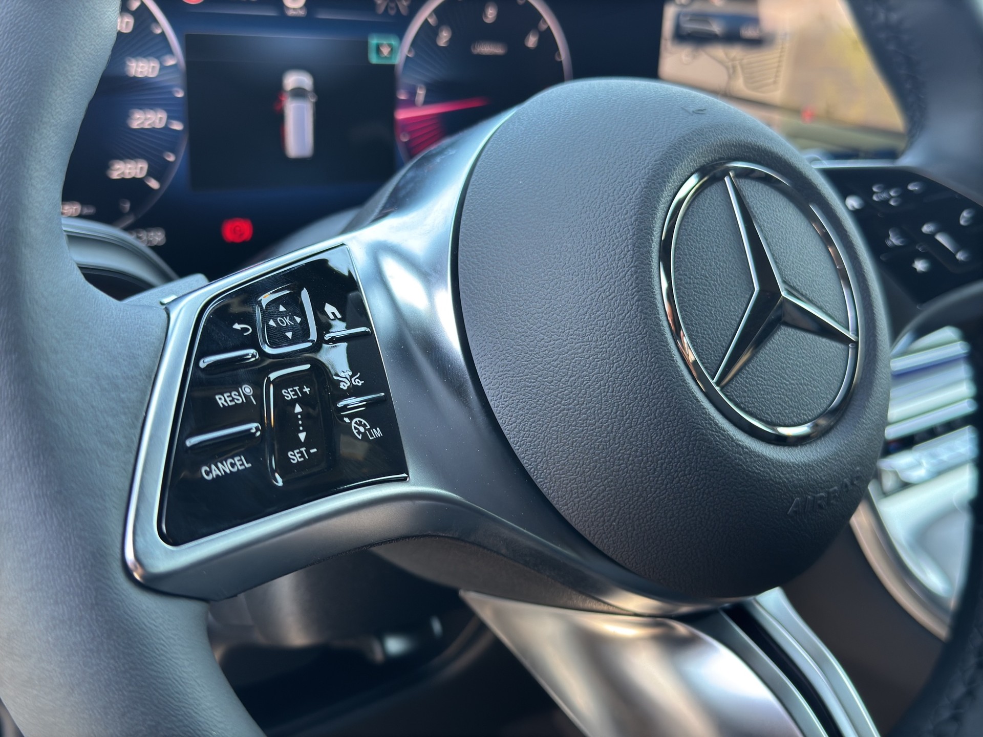 MERCEDES-BENZ V 300 d Swiss Ed. lang 4matic Van-image-18
