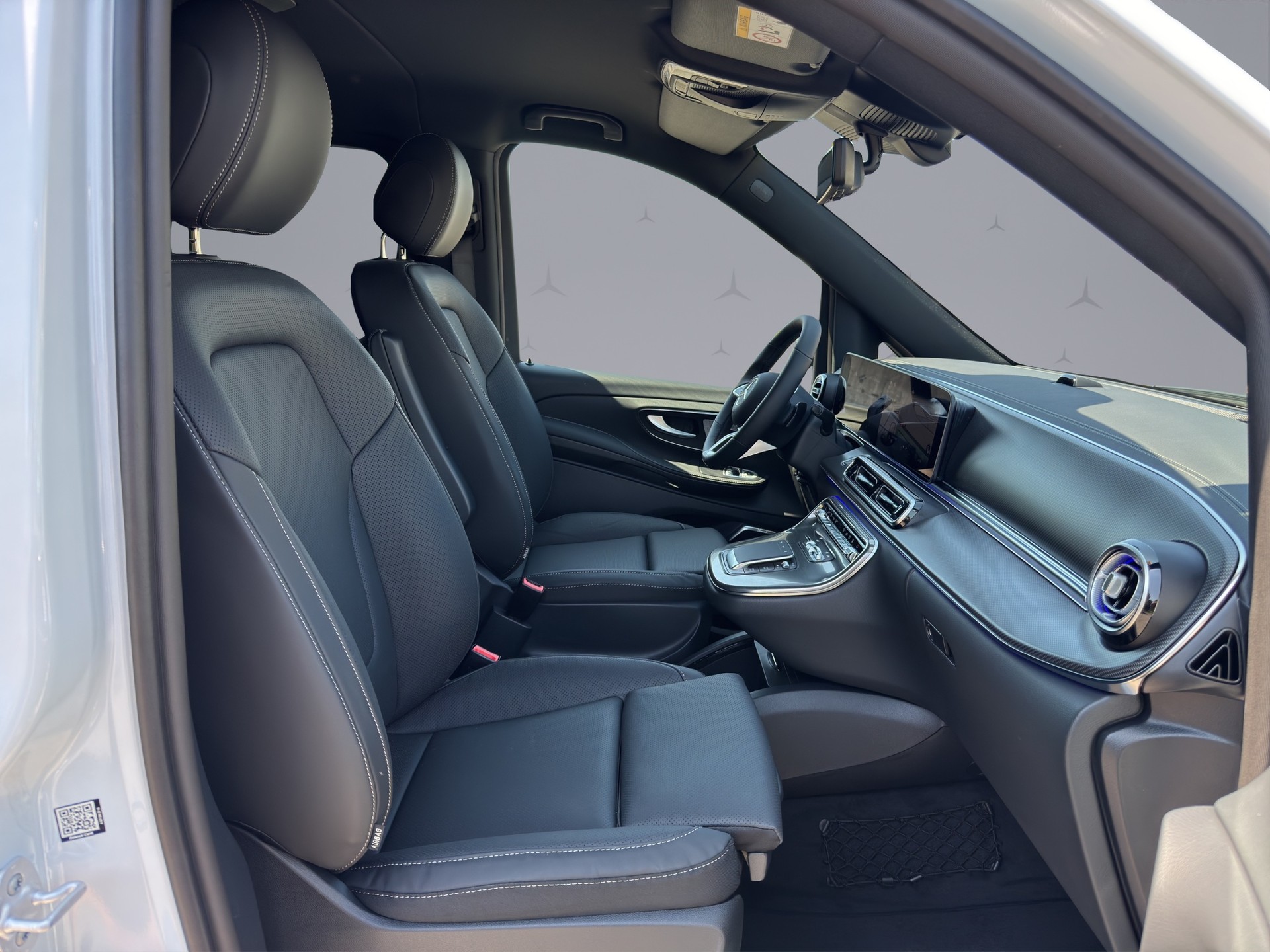 MERCEDES-BENZ V 300 d Swiss Ed. lang 4matic Van-image-15