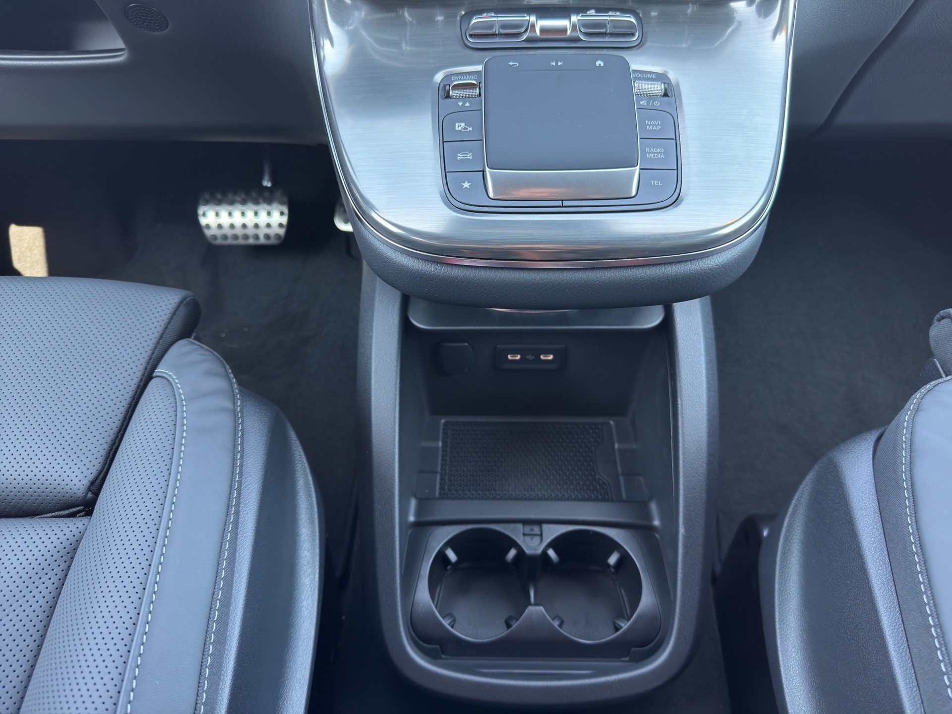 MERCEDES-BENZ V 300 d Swiss Ed. lang 4matic Van-image-13