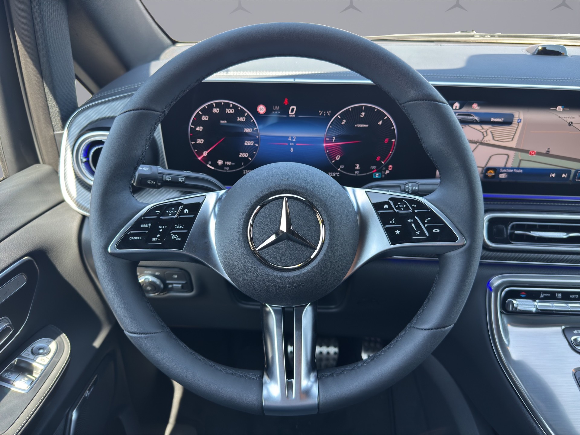 MERCEDES-BENZ V 300 d Swiss Ed. lang 4matic Van-image-10