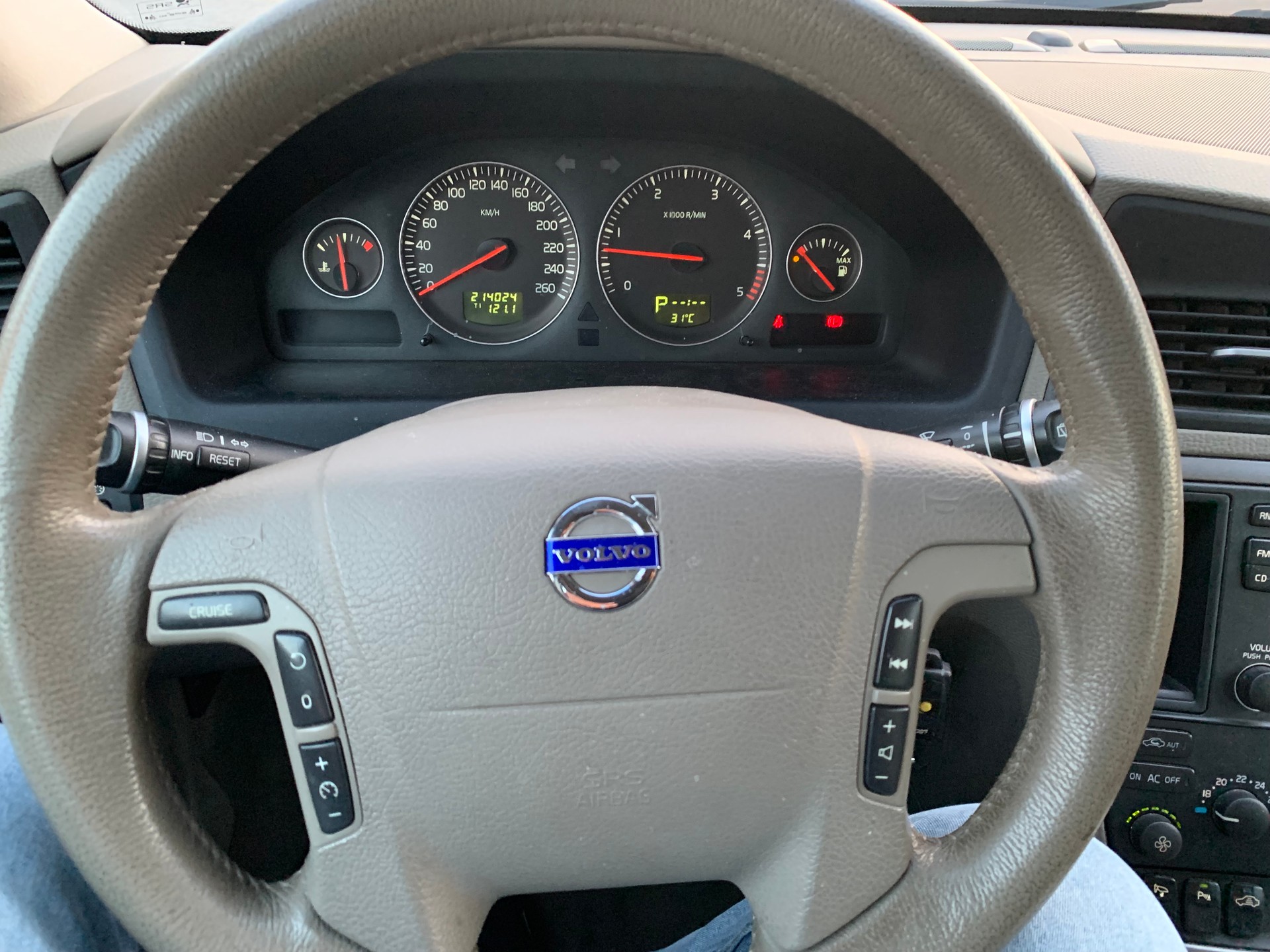 VOLVO V70 D5 AWD Momentum-image-11