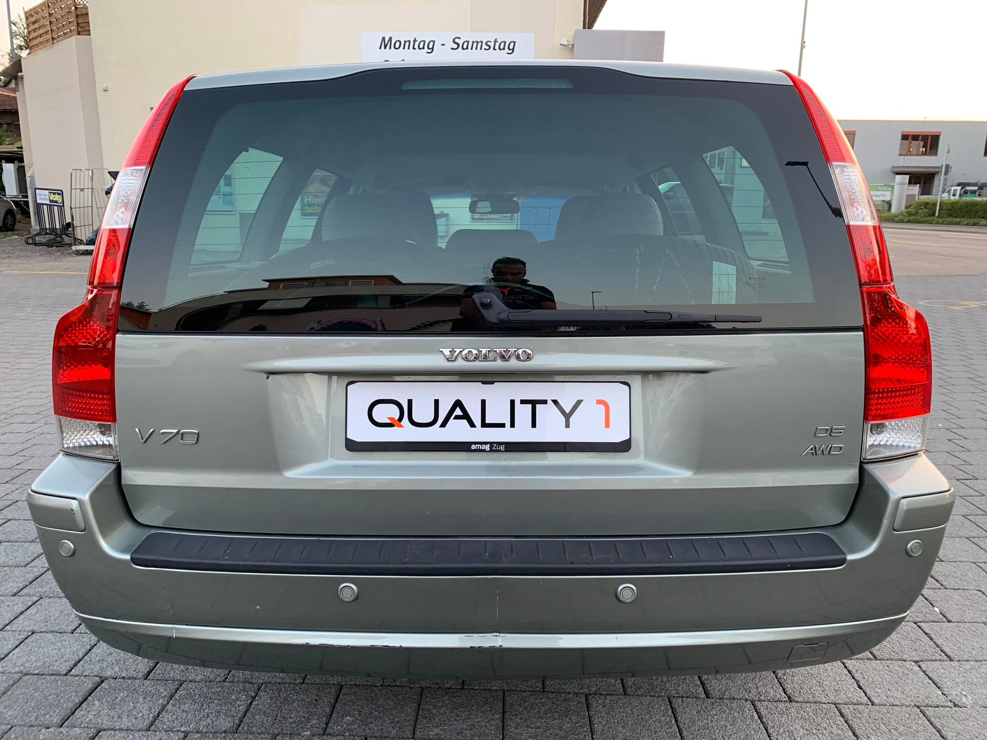 VOLVO V70 D5 AWD Momentum-image-5