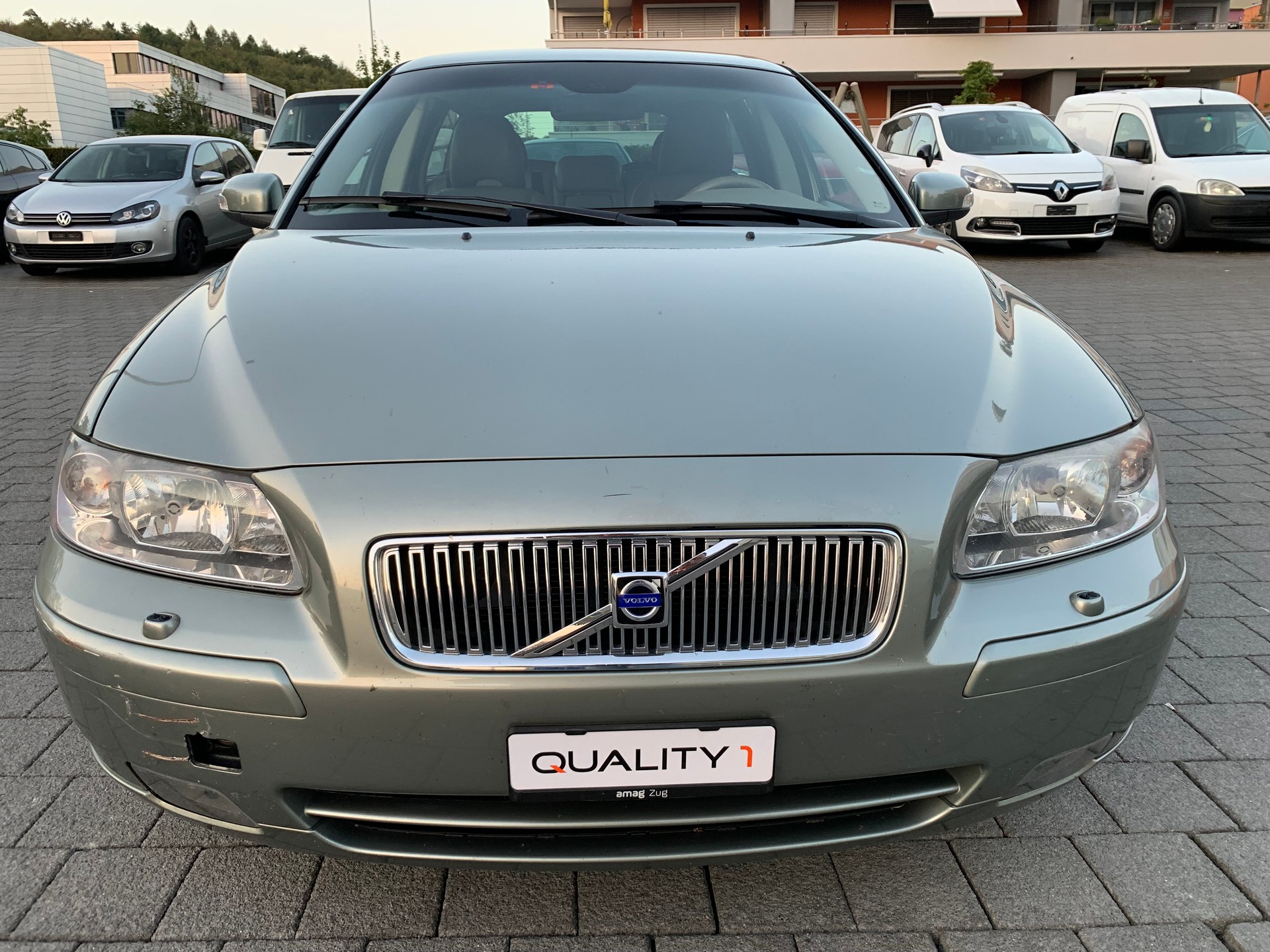 VOLVO V70 D5 AWD Momentum-image-4