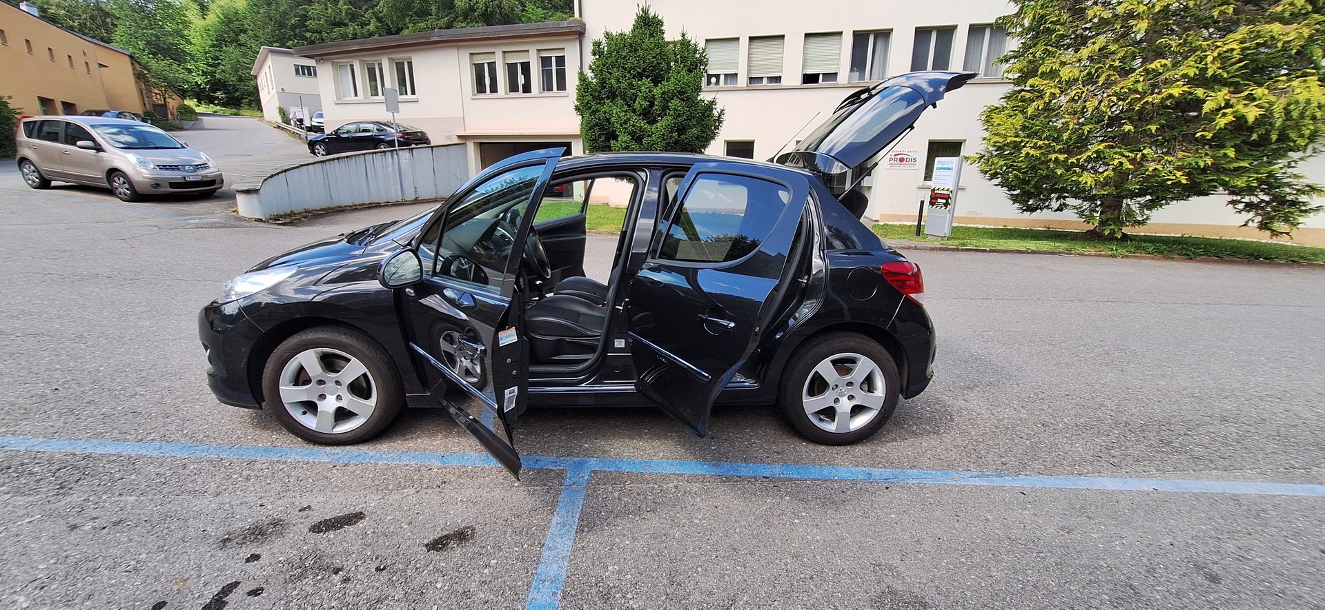 PEUGEOT 207 1.6 16V Swiss Edition-image-16