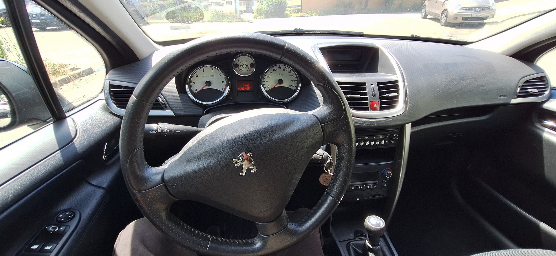 PEUGEOT 207 1.6 16V Swiss Edition-image-25