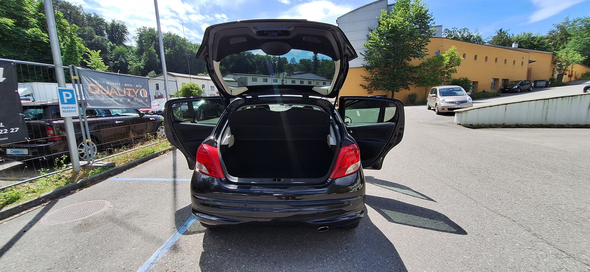PEUGEOT 207 1.6 16V Swiss Edition-image-18