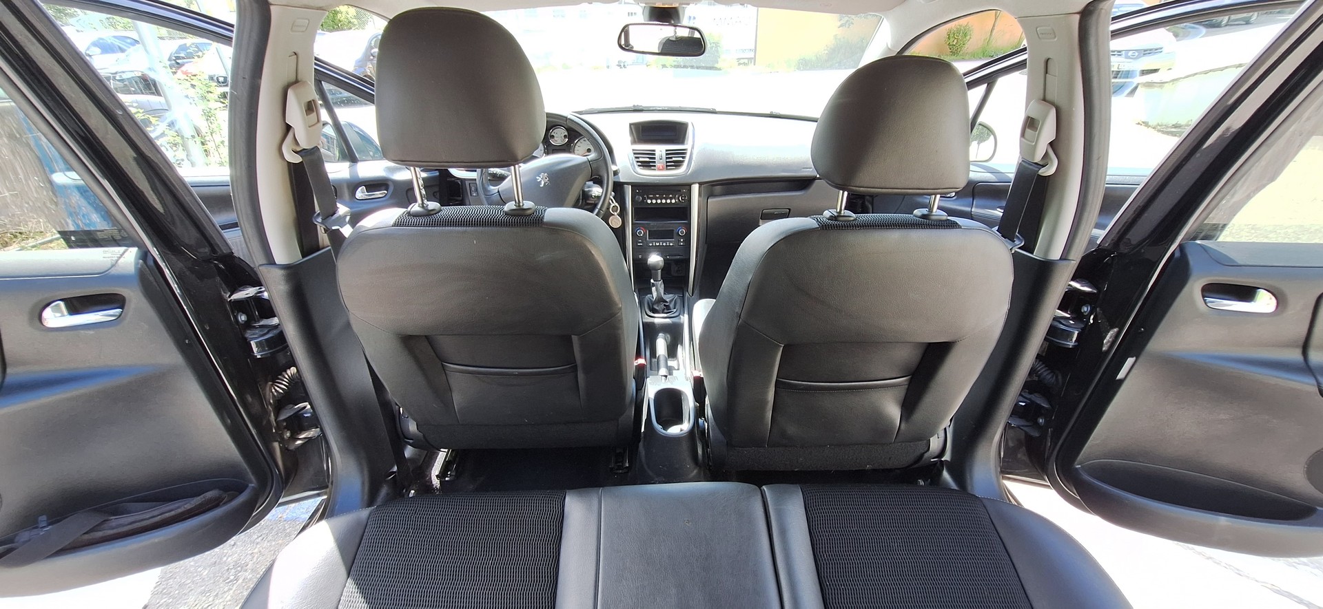 PEUGEOT 207 1.6 16V Swiss Edition-image-22