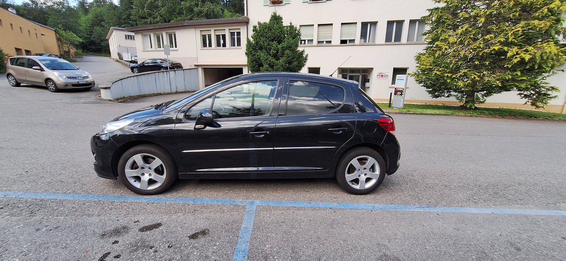 PEUGEOT 207 1.6 16V Swiss Edition-image-3