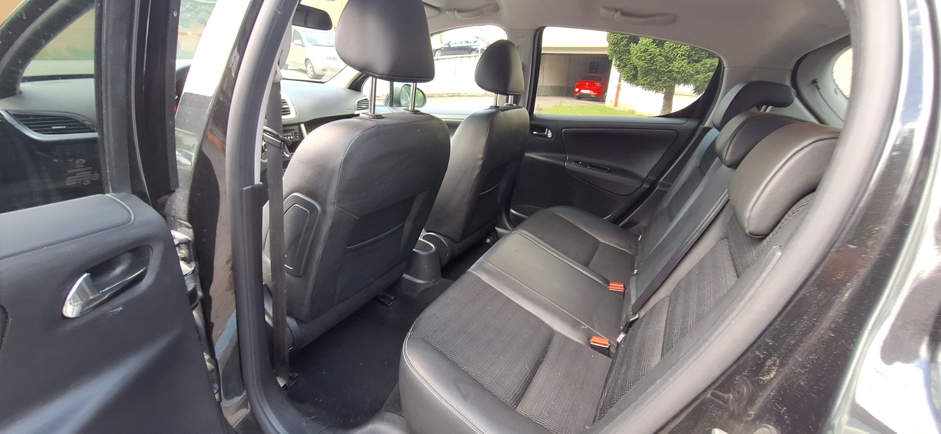 PEUGEOT 207 1.6 16V Swiss Edition-image-10