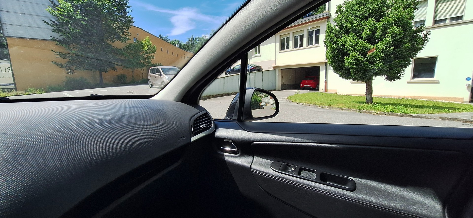 PEUGEOT 207 1.6 16V Swiss Edition-image-24