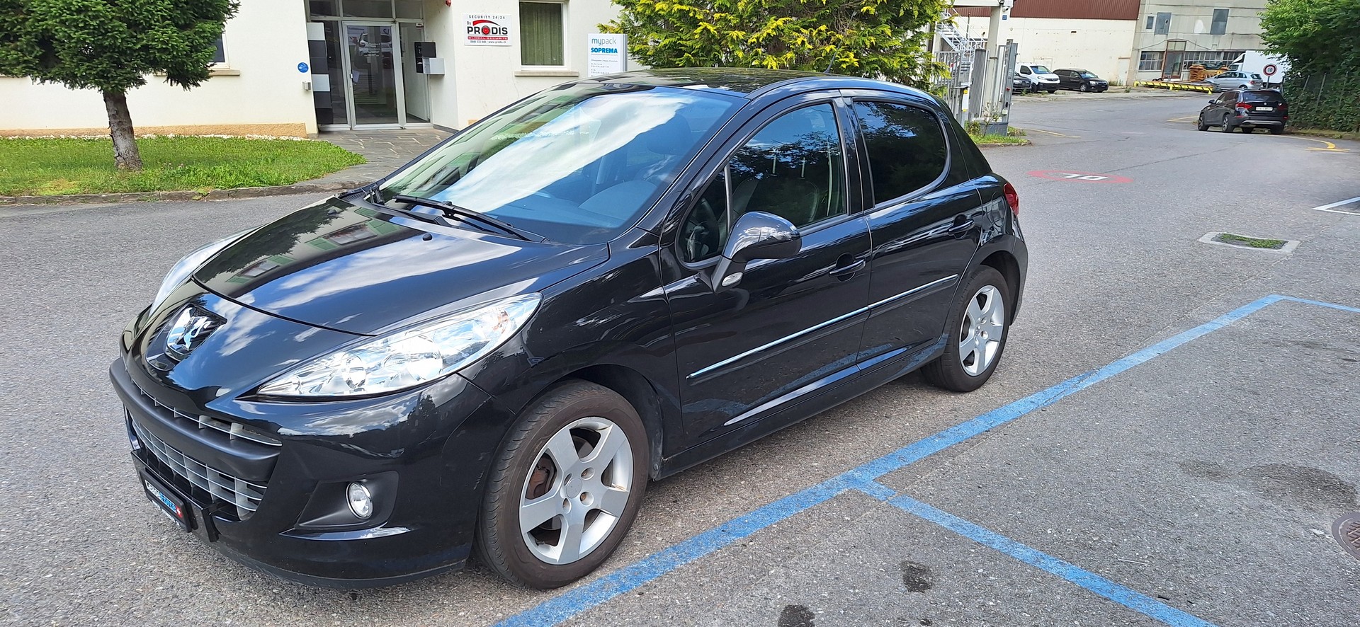 PEUGEOT 207 1.6 16V Swiss Edition-image-2